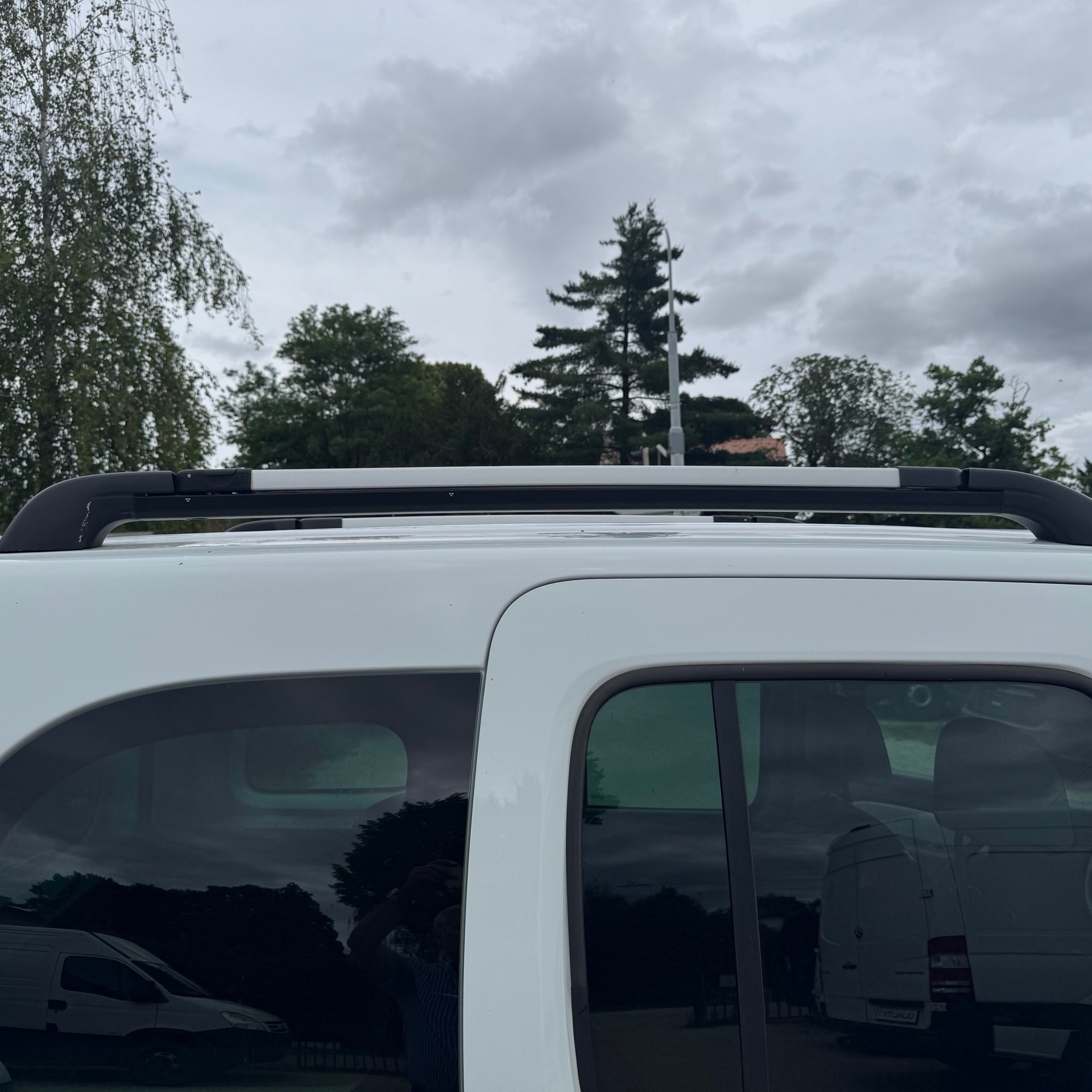 RENAULT Kangoo 1.6 16V Happy Family Automatic-image-4