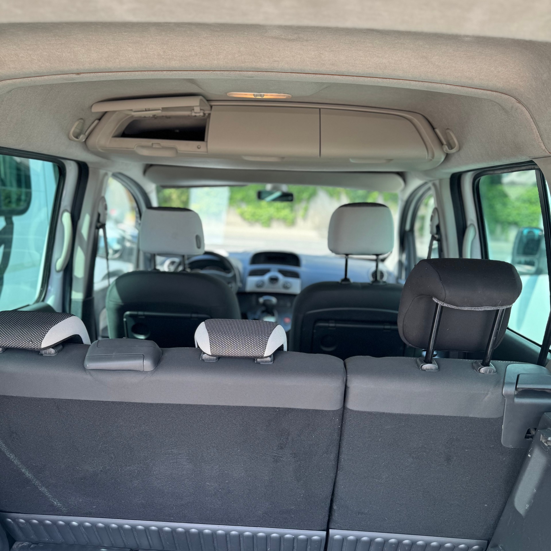 RENAULT Kangoo 1.6 16V Happy Family Automatic-image-10