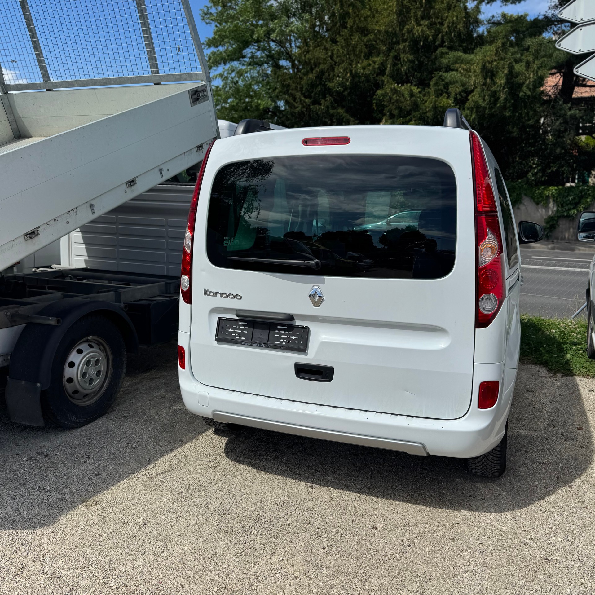 RENAULT Kangoo 1.6 16V Happy Family Automatic-image-1