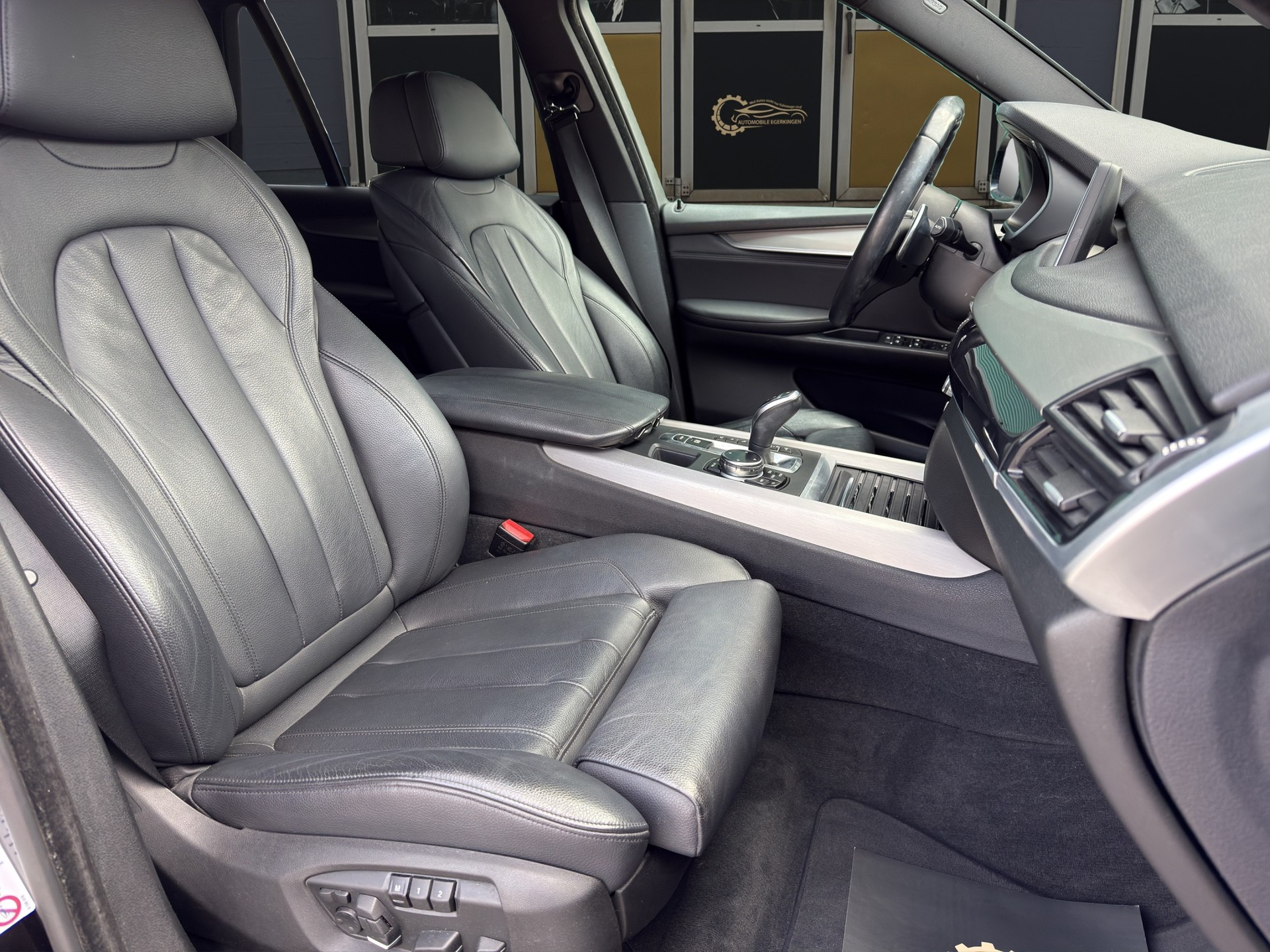 BMW X5 xDrive 40d M Paket Steptronic-image-9