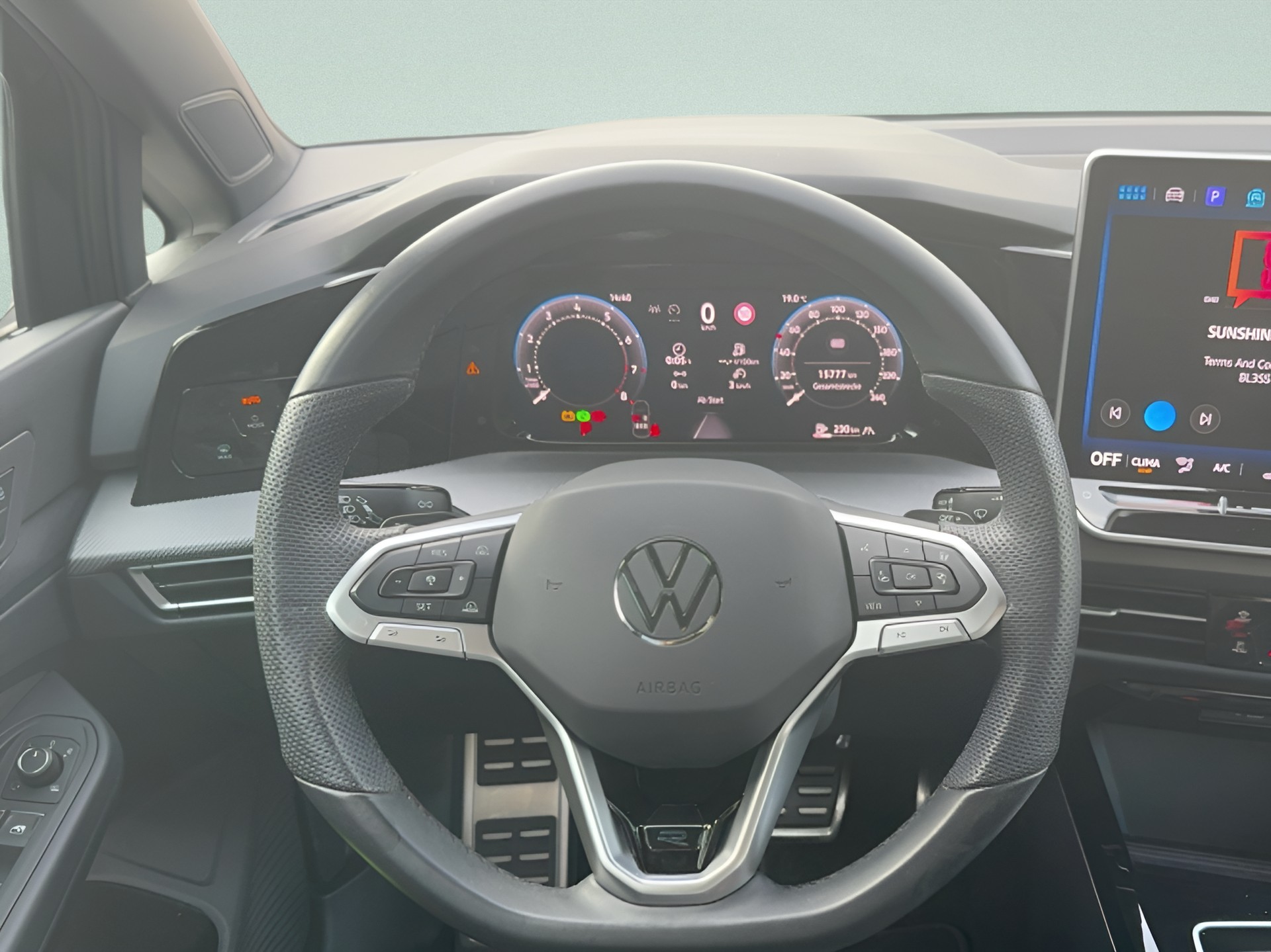 VW Golf 1.5 e TSI mHEV R-Line DSG-image-15