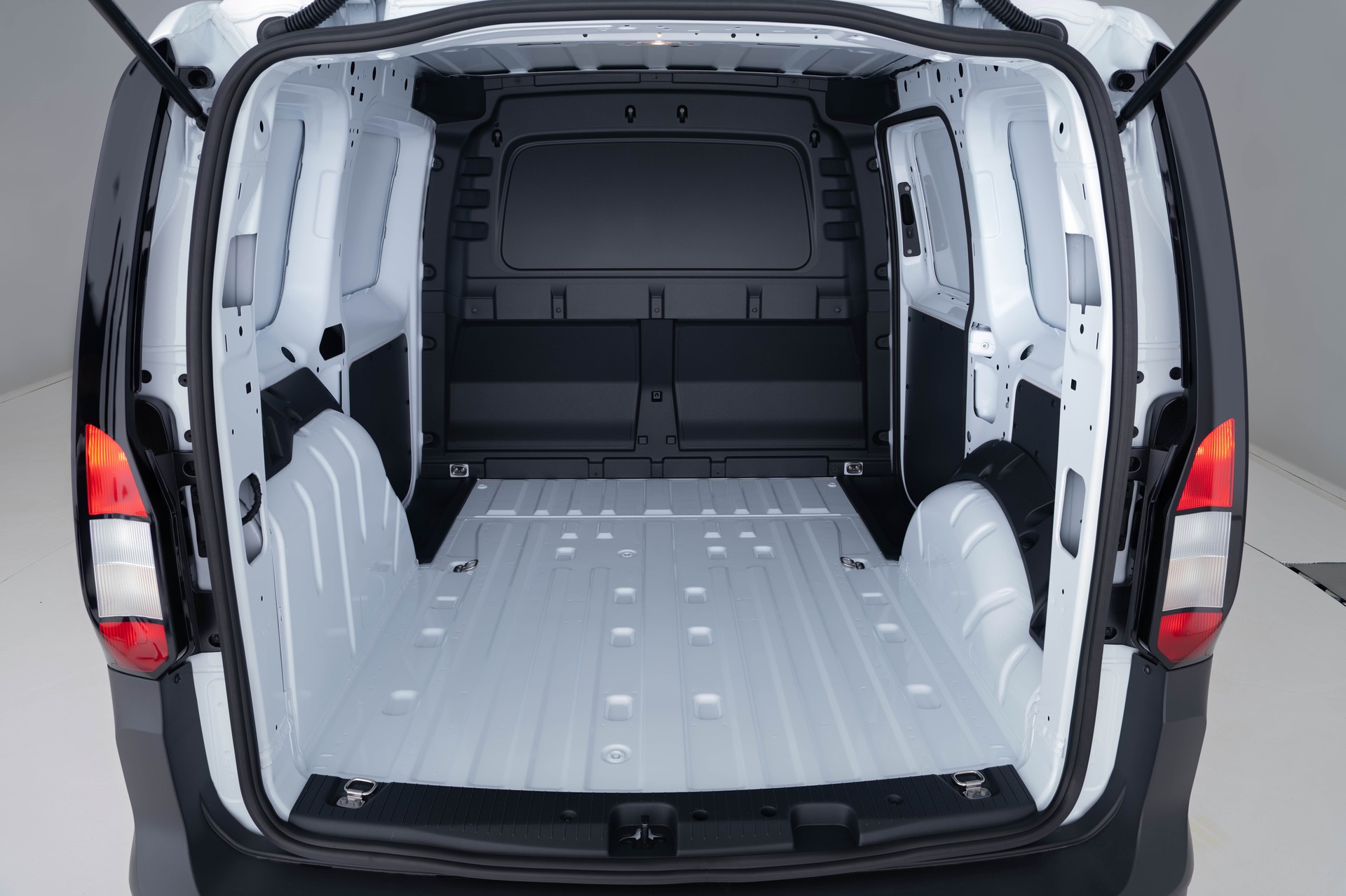 FORD Grand Transit Connect Kaw. 2.0 EcoBlue 122PS Trend 4x4-image-25
