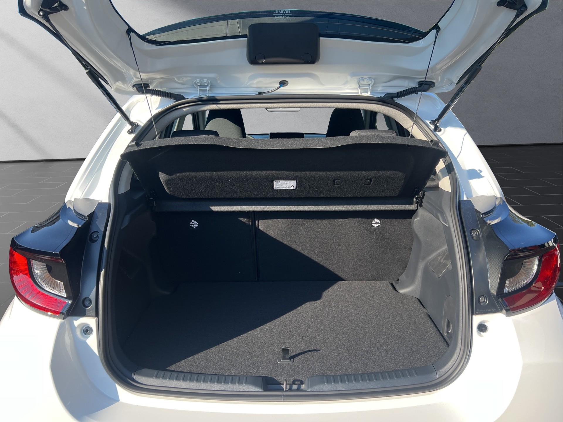 TOYOTA Yaris 1.5 VVT-i HSD Comfort-image-9