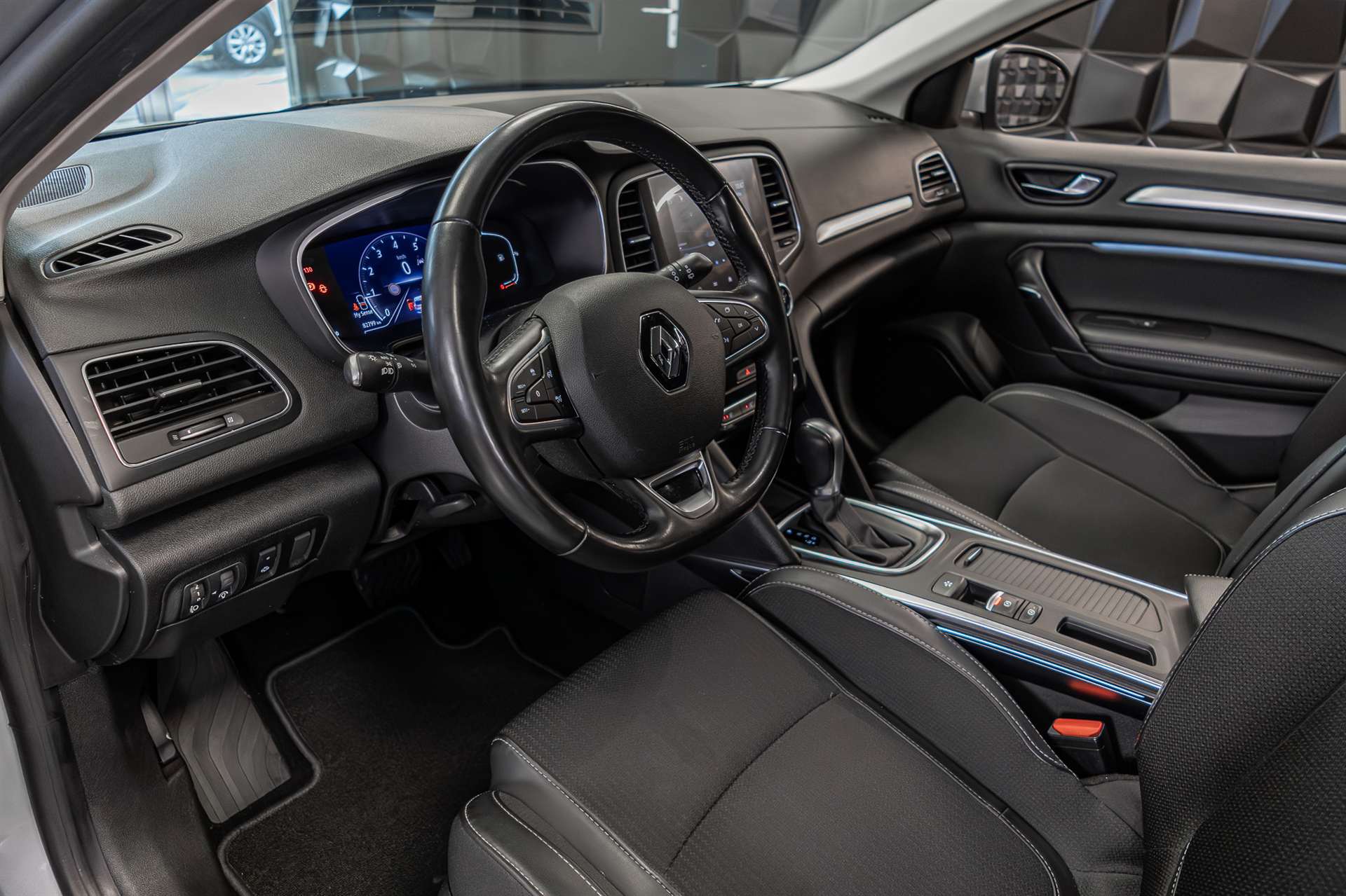RENAULT Mégane Grandtour 1.3 16V Intens EDC-image-12
