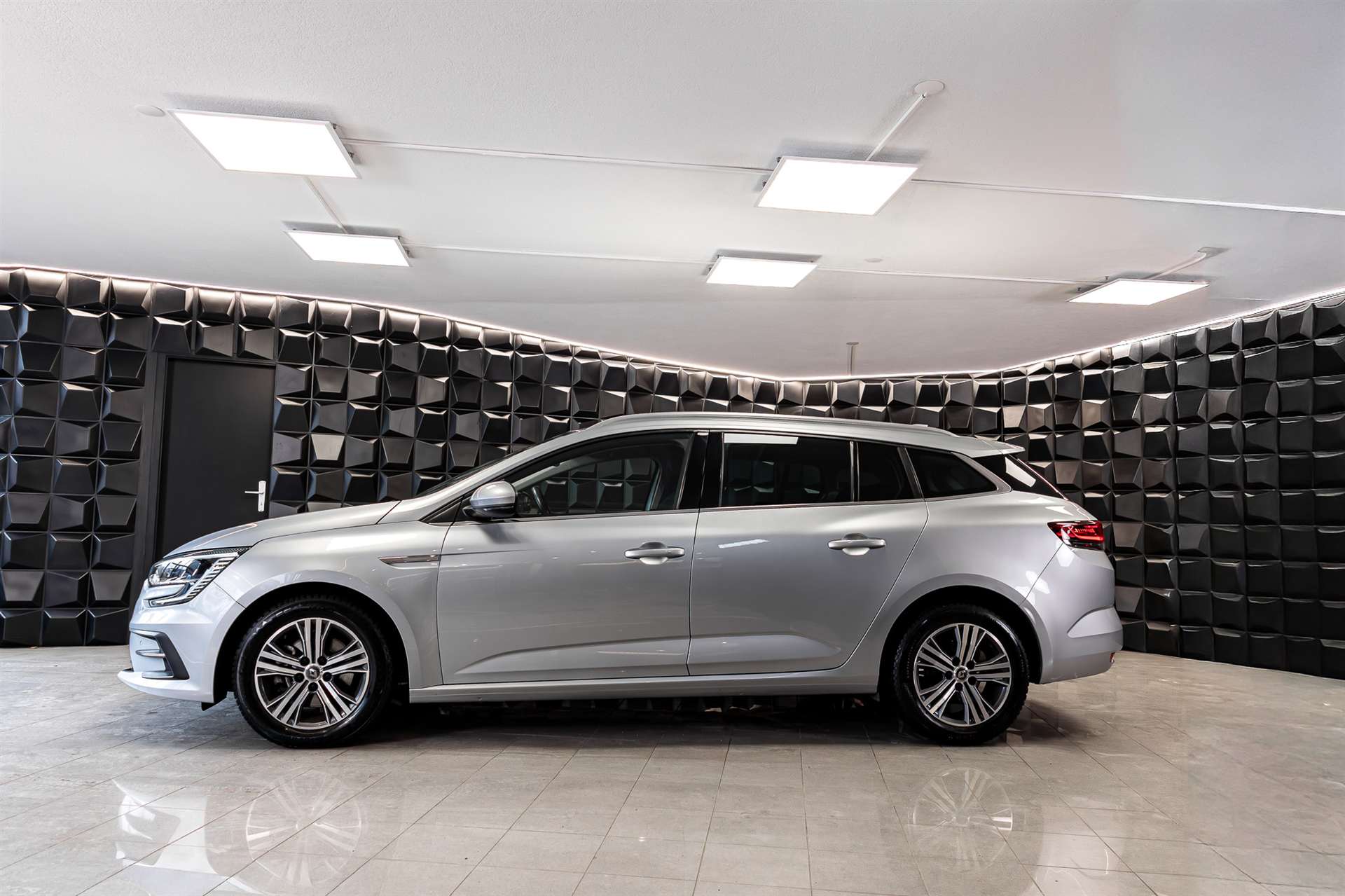 RENAULT Mégane Grandtour 1.3 16V Intens EDC-image-1