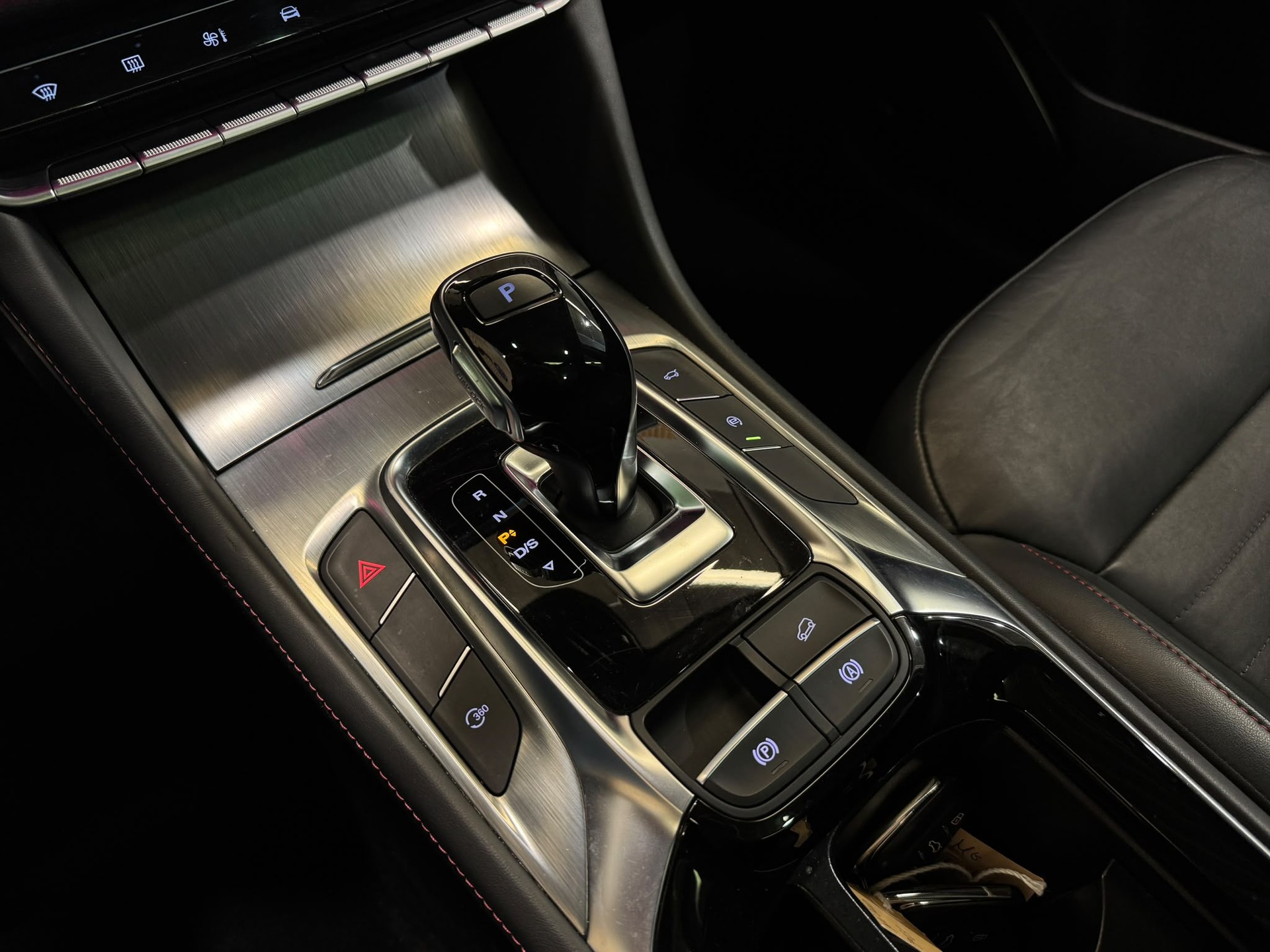 MG HS Luxury 1.5 T-image-13