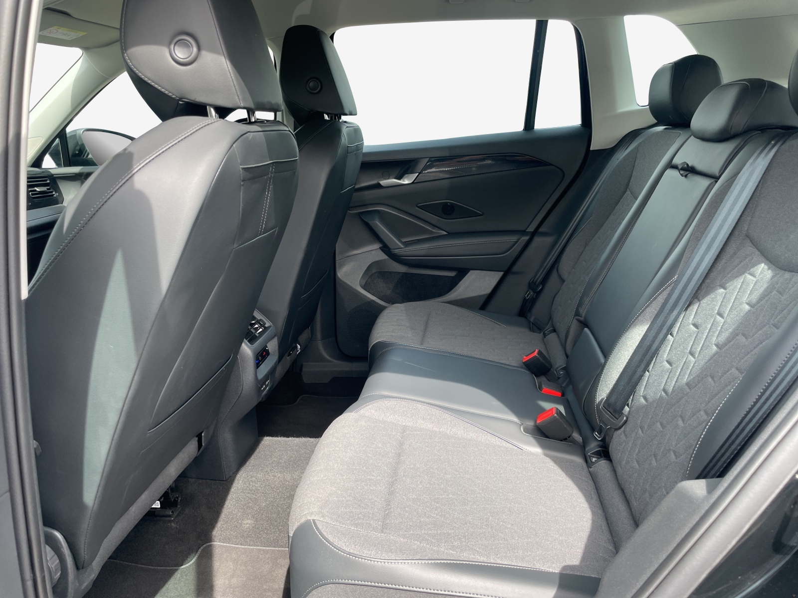 VW Tiguan 2.0 TSI DSG Life 4Motion-image-11