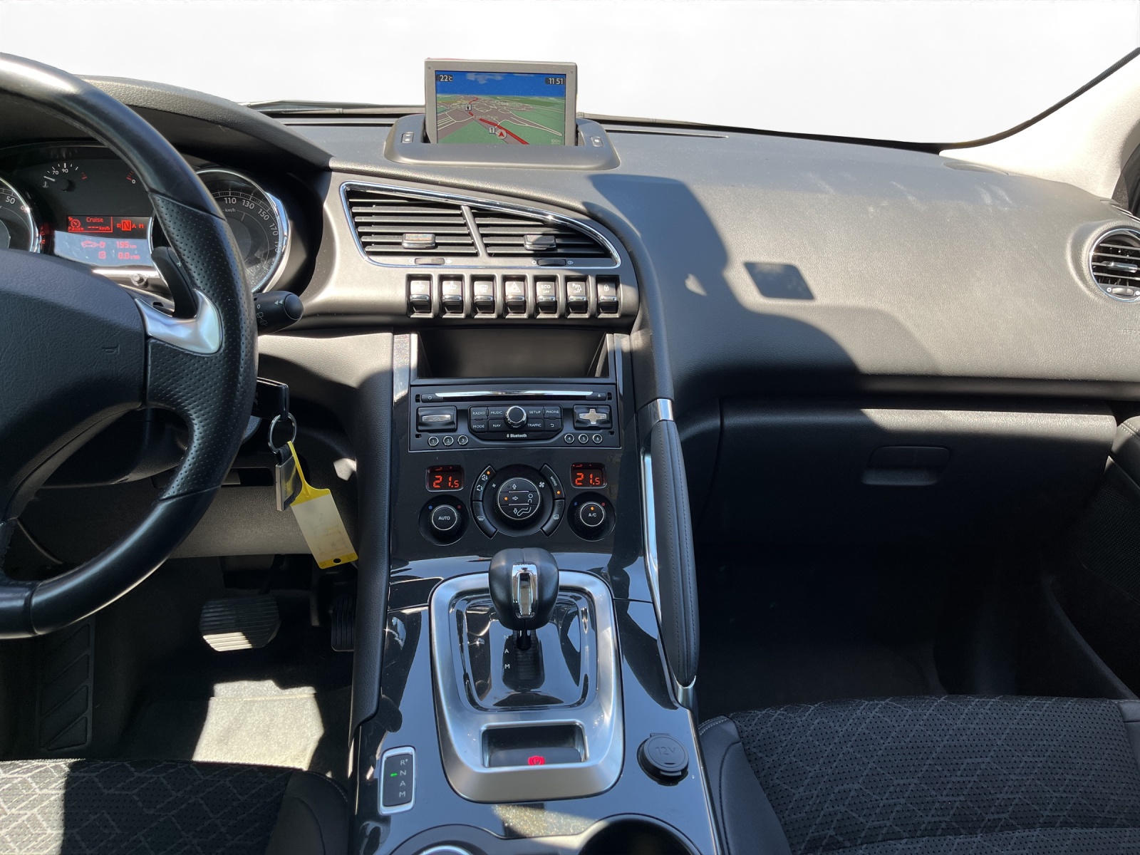 PEUGEOT 3008 HYbrid4 2.0 HDI ETG6-image-11