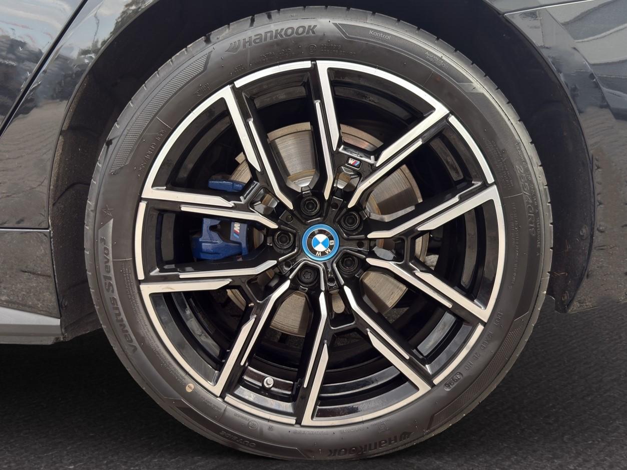 BMW i4 eDrive40 M SPORT-image-9