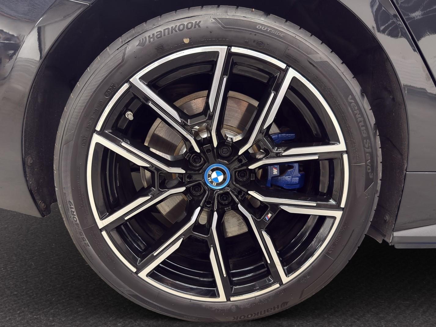 BMW i4 eDrive40 M SPORT-image-10