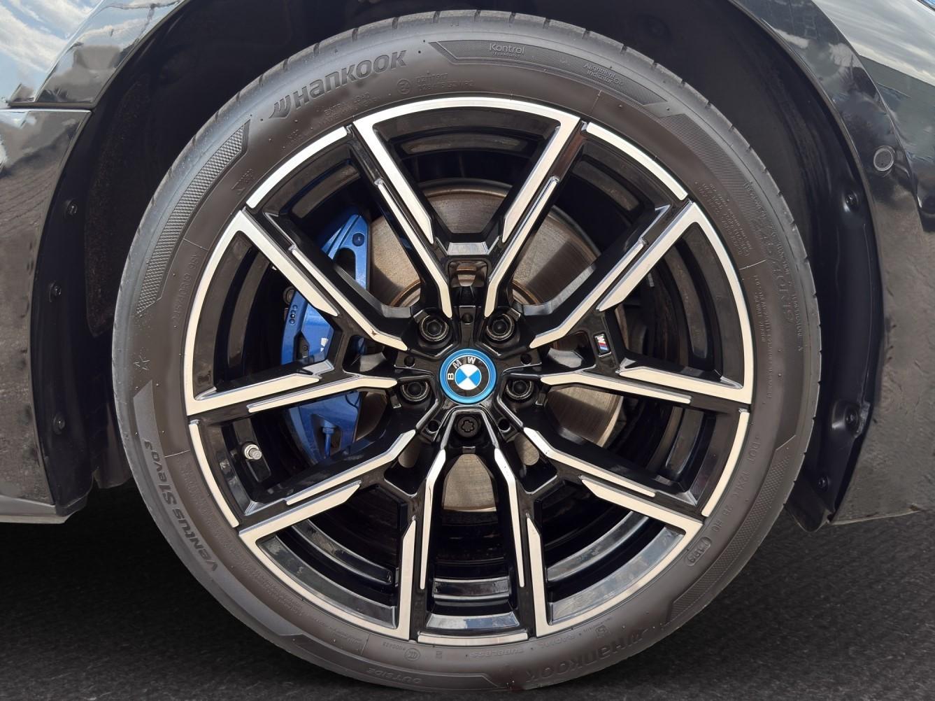 BMW i4 eDrive40 M SPORT-image-11