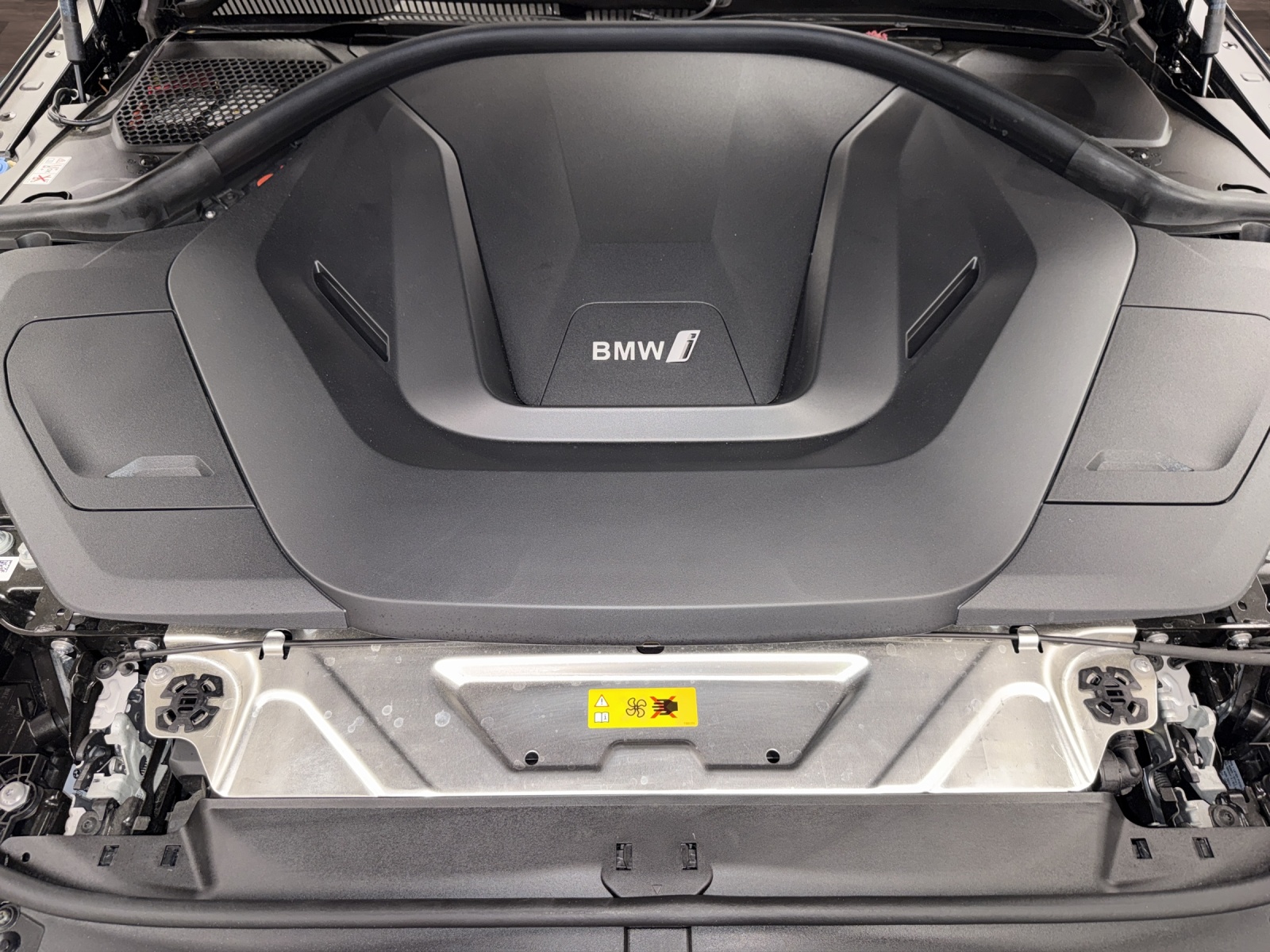 BMW i4 eDrive40 M SPORT-image-23