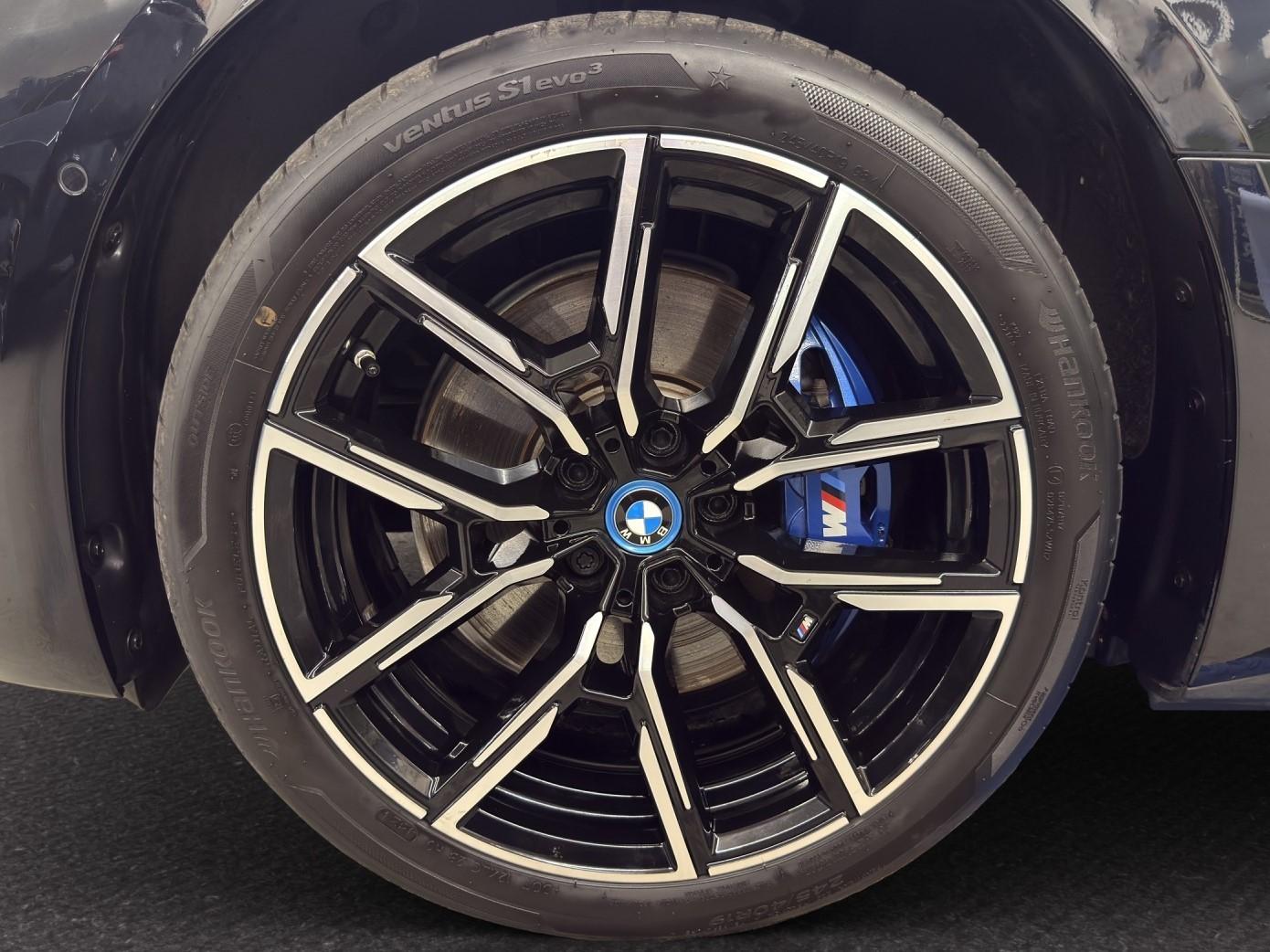 BMW i4 eDrive40 M SPORT-image-8