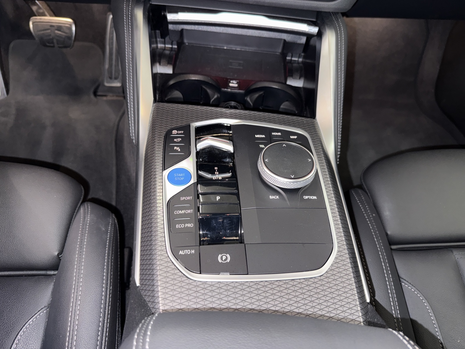 BMW i4 eDrive40 M SPORT-image-15