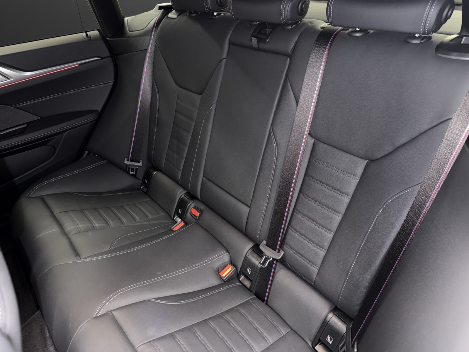 BMW i4 eDrive40 M SPORT-image-18
