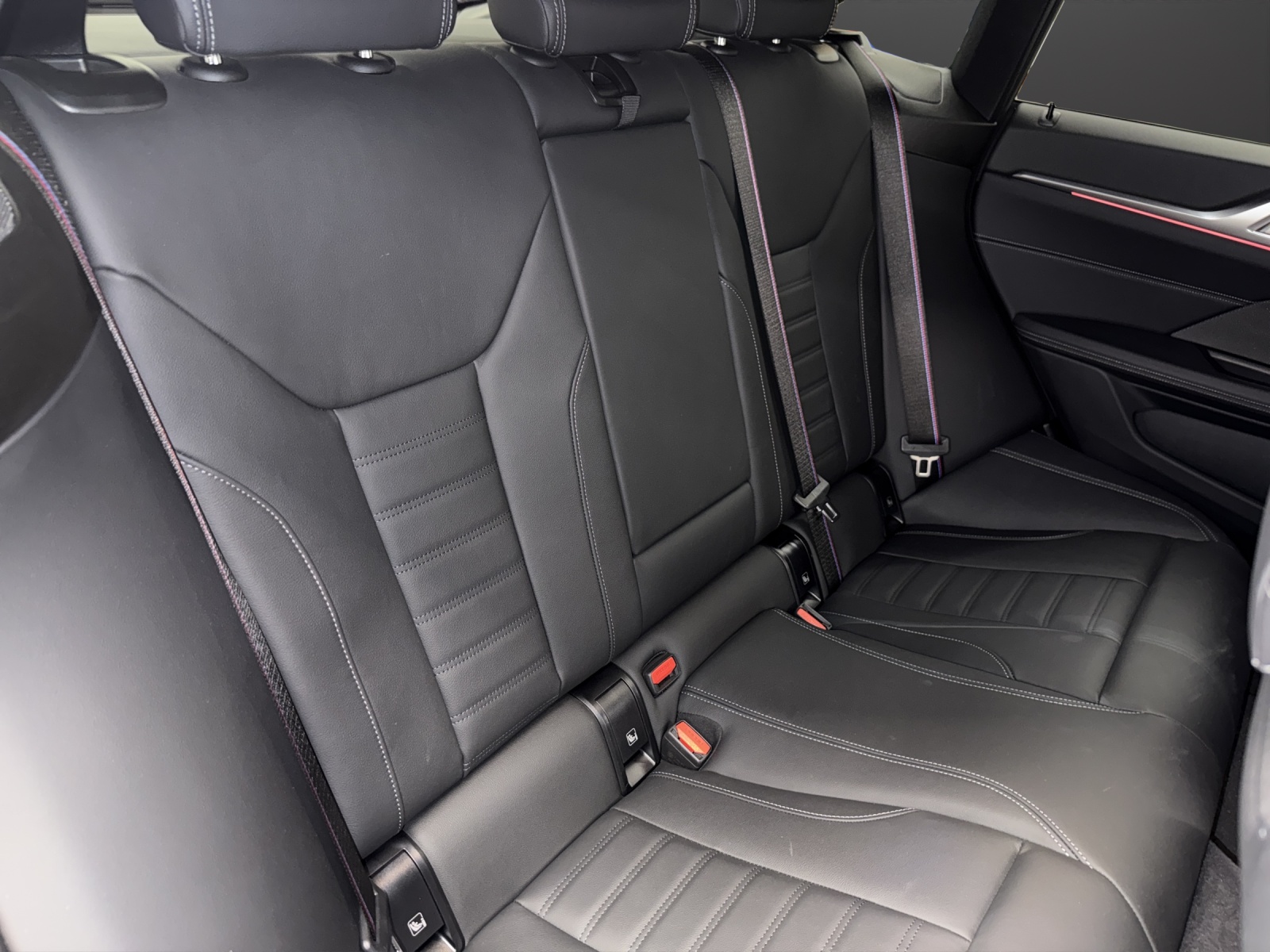 BMW i4 eDrive40 M SPORT-image-19