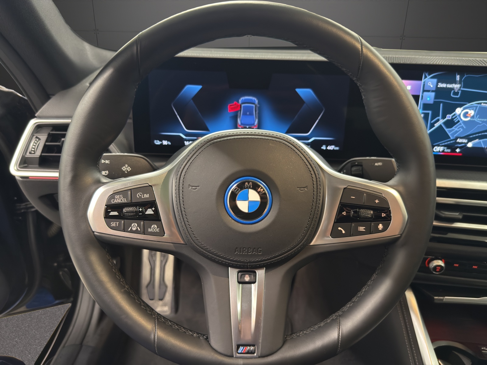 BMW i4 eDrive40 M SPORT-image-13