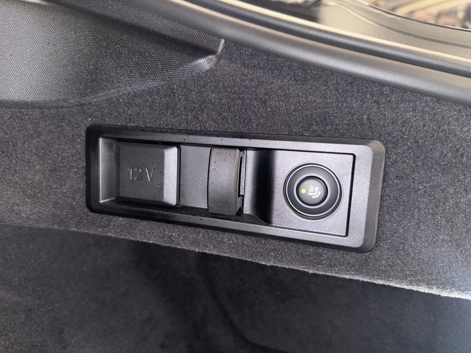 BMW i4 eDrive40 M SPORT-image-21
