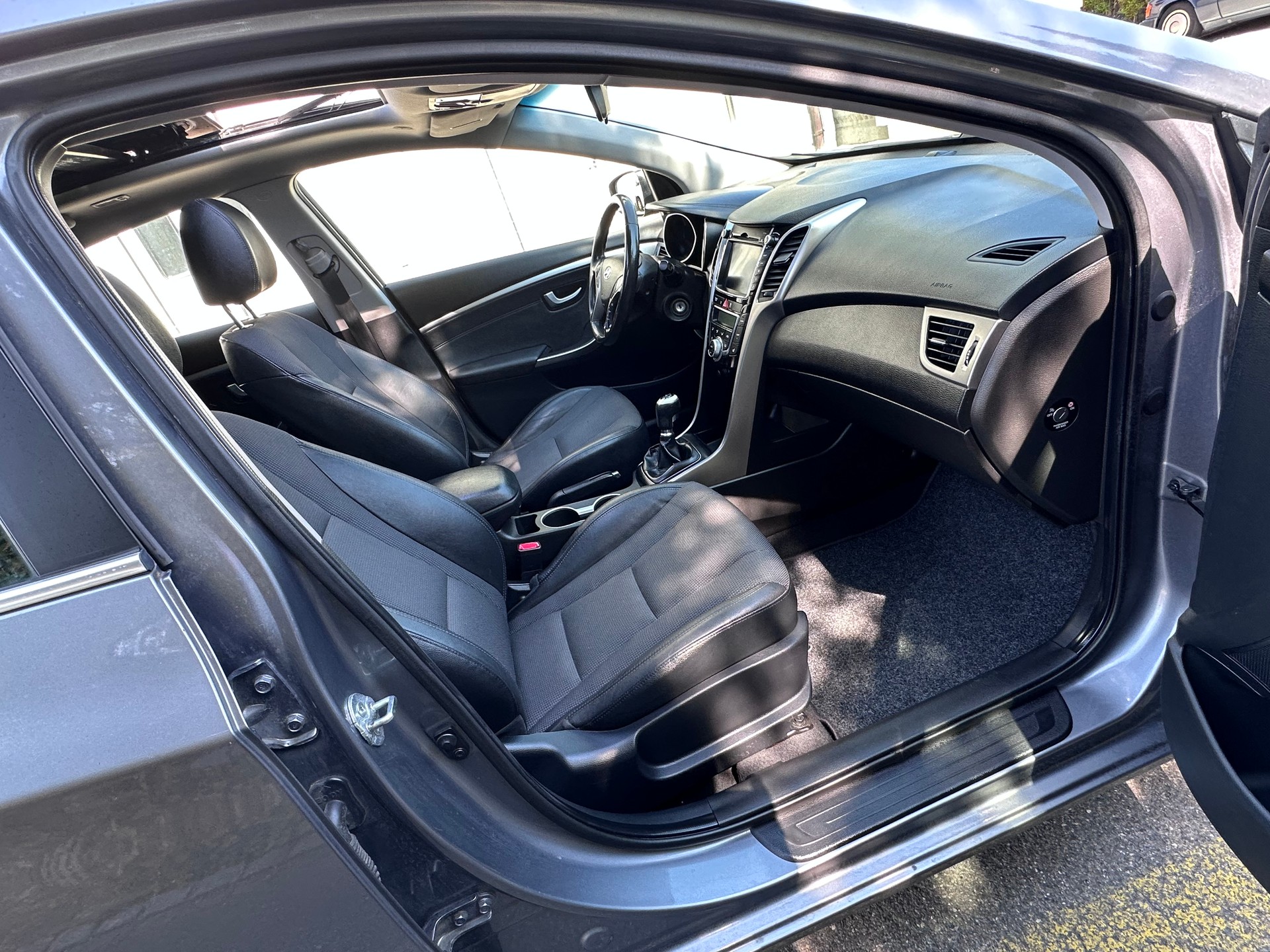 HYUNDAI i30 1.6 CRDi Style Automatic-image-8