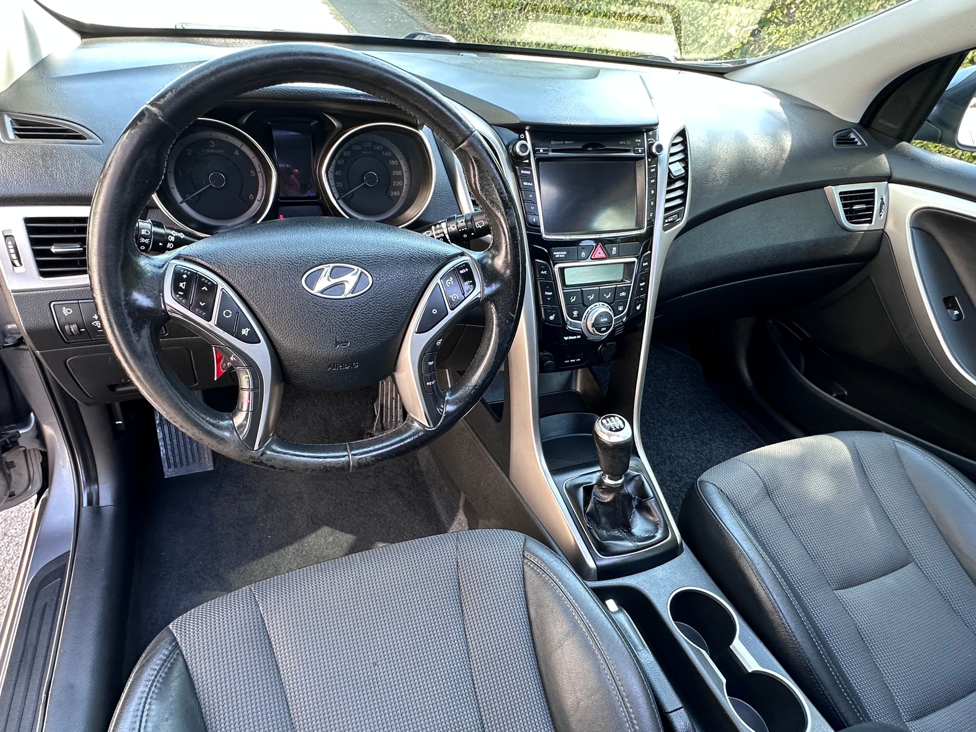 HYUNDAI i30 1.6 CRDi Style Automatic-image-6