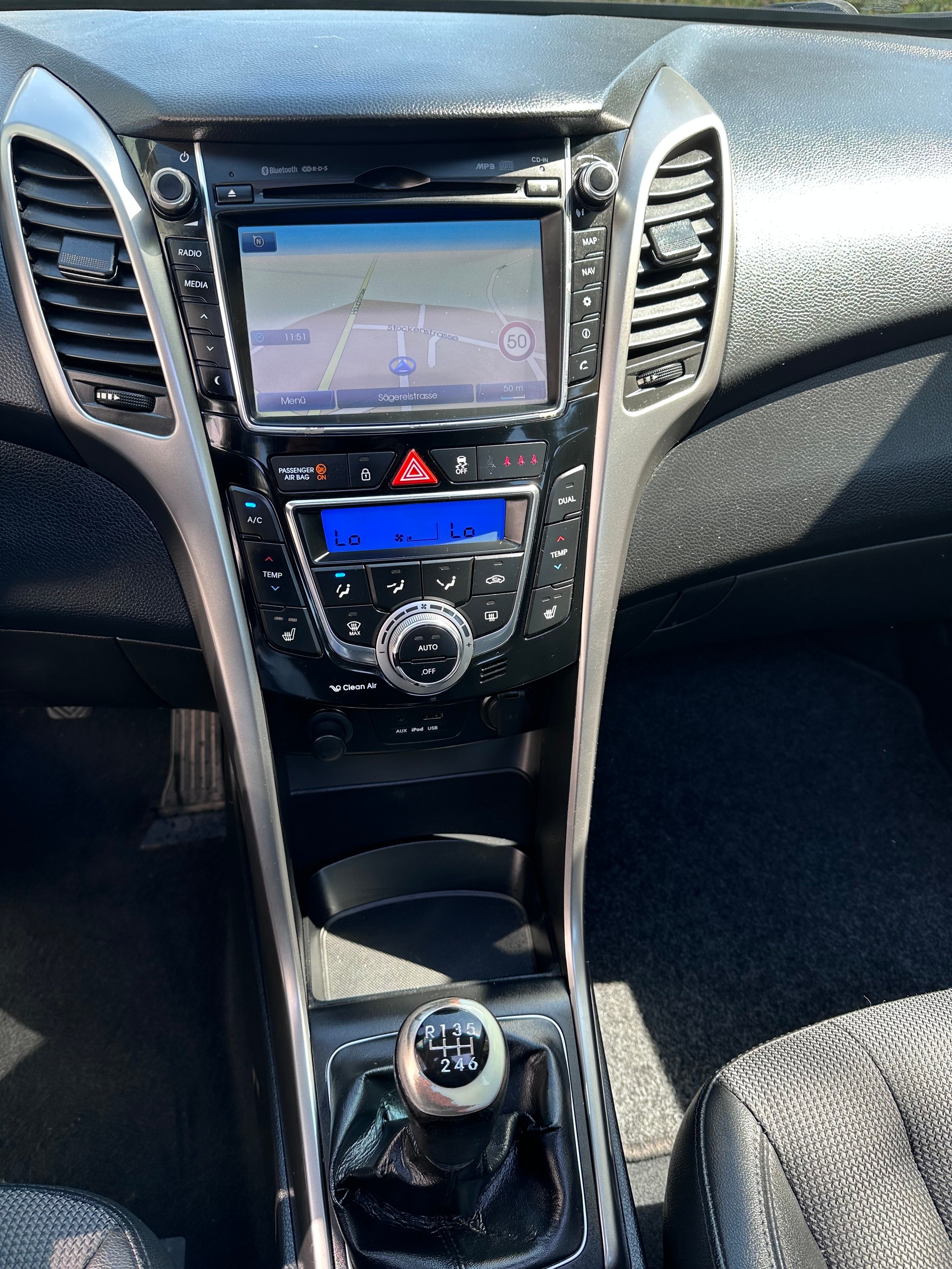 HYUNDAI i30 1.6 CRDi Style Automatic-image-14