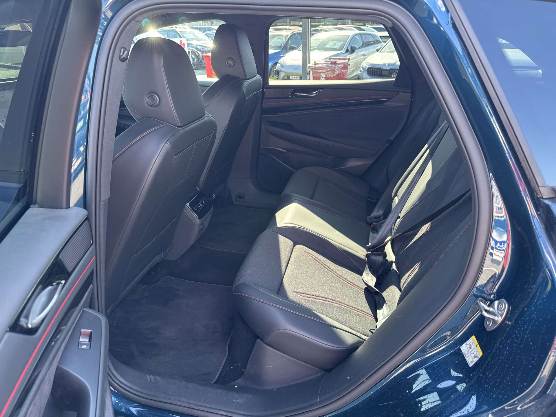 VW ID.7 Tourer GTX 86 kWh 340PS 4Motion Automat-image-6