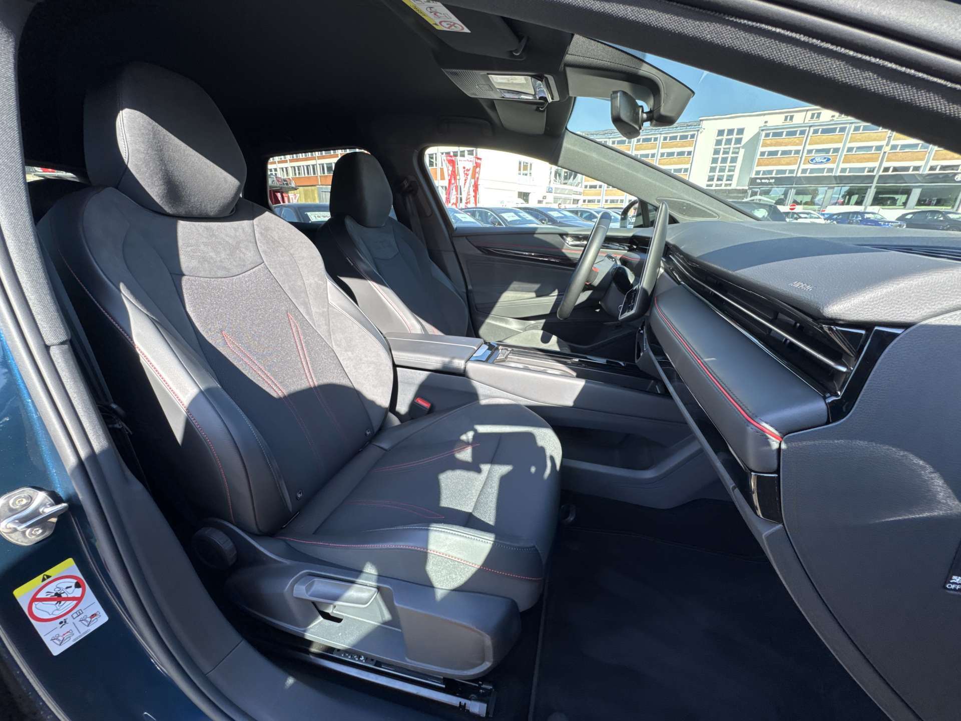 VW ID.7 Tourer GTX 86 kWh 340PS 4Motion Automat-image-12