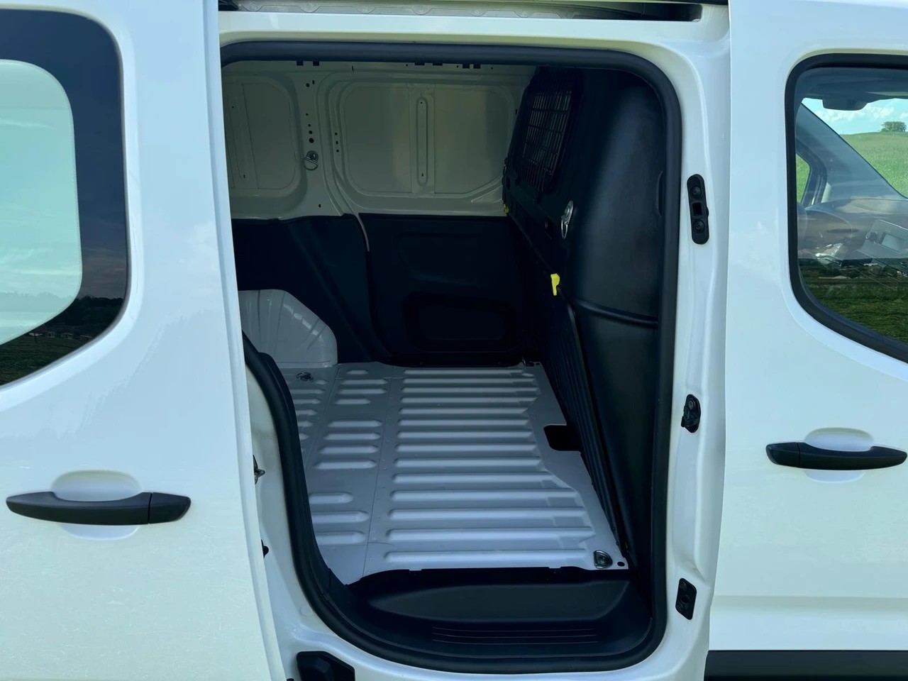 CITROEN Berlingo Van 1.6 Blue HDi 100 s/s Club 650kg-image-6