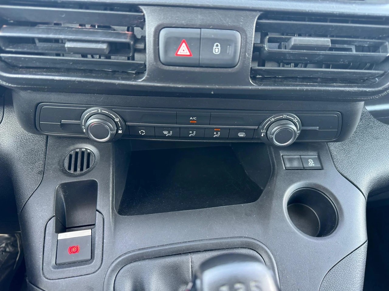 CITROEN Berlingo Van 1.6 Blue HDi 100 s/s Club 650kg-image-11
