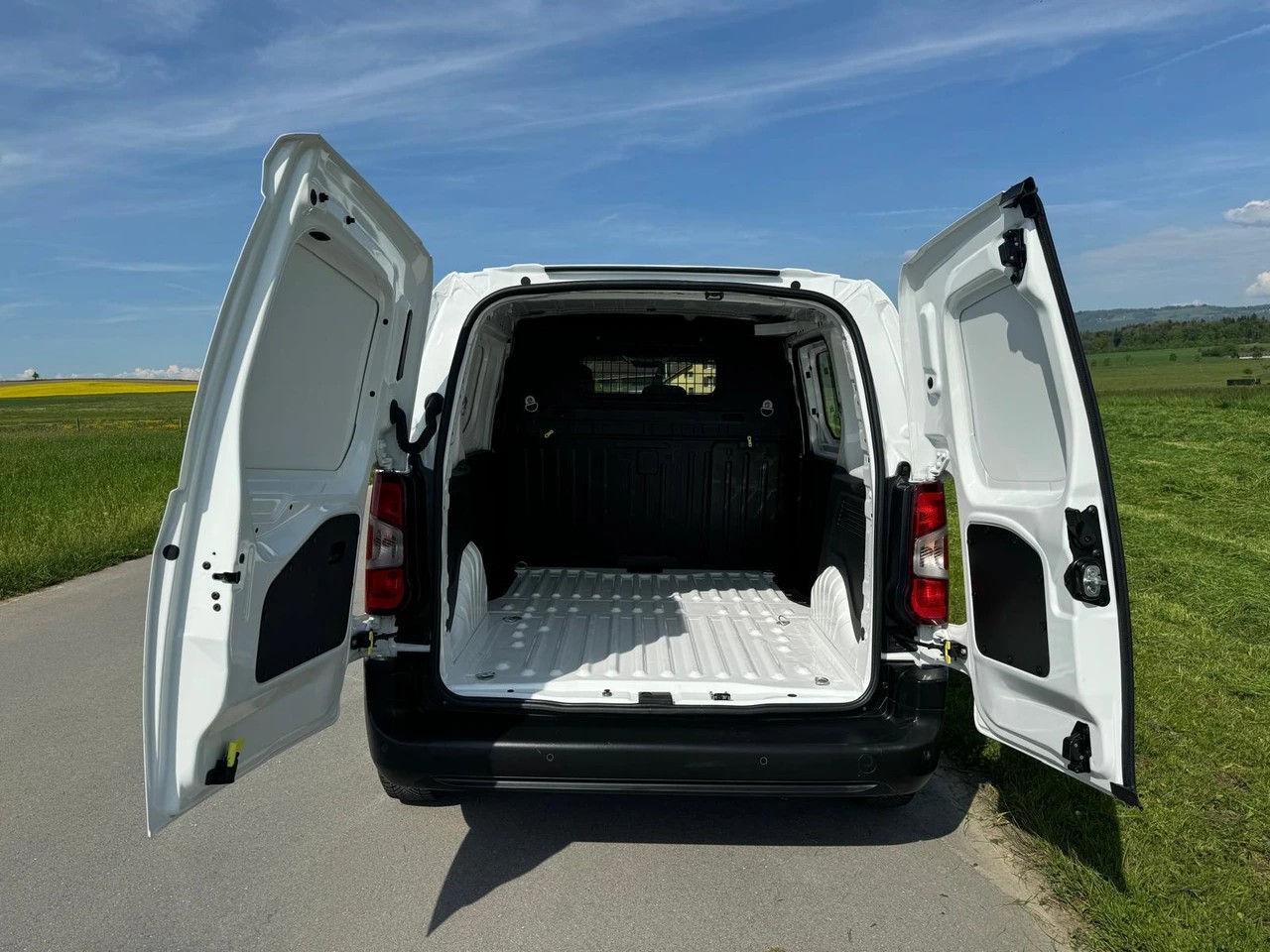 CITROEN Berlingo Van 1.6 Blue HDi 100 s/s Club 650kg-image-4