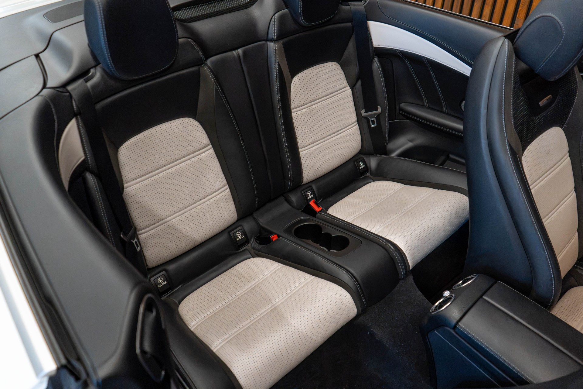 MERCEDES-BENZ C 63 S AMG Cabriolet-image-27