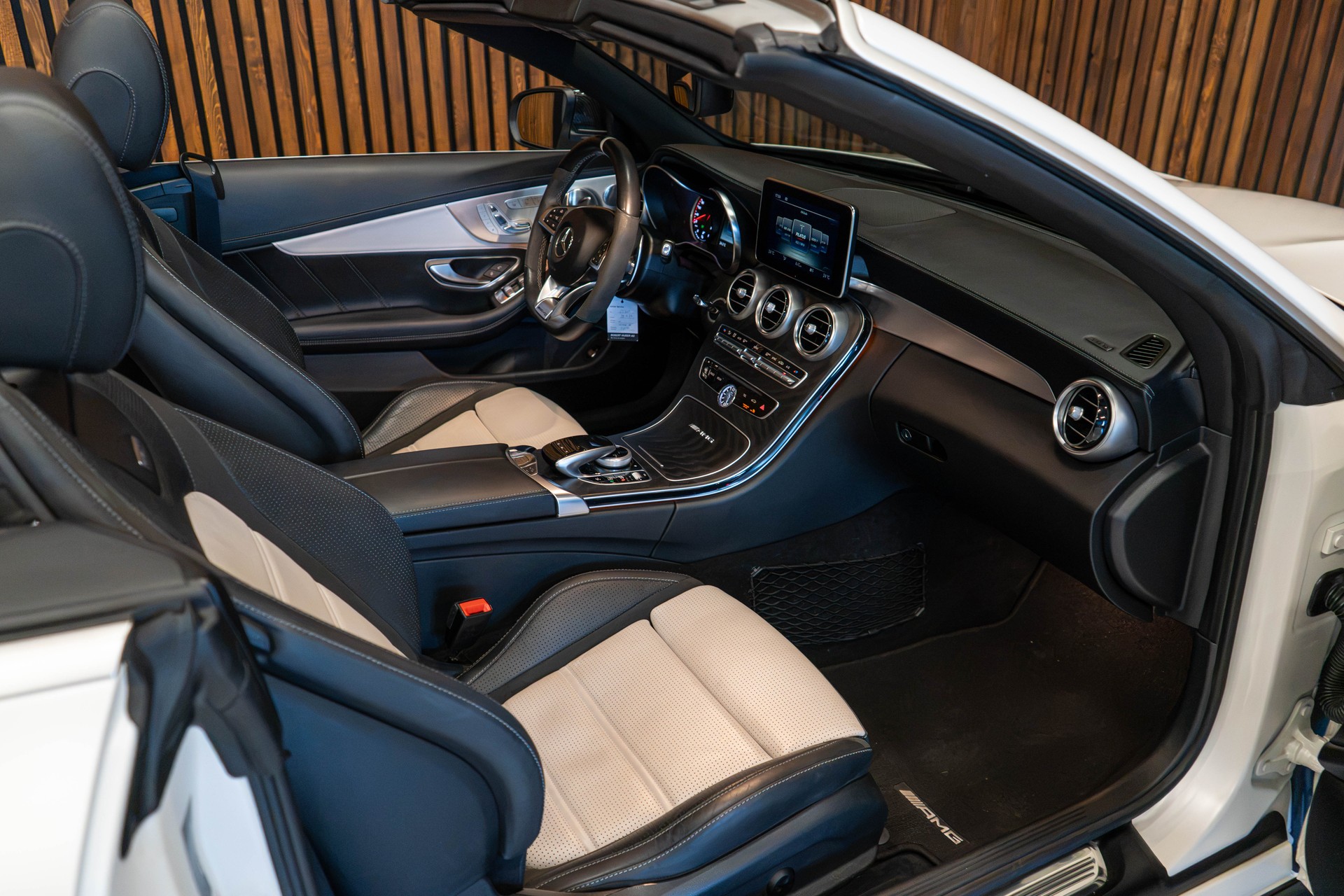 MERCEDES-BENZ C 63 S AMG Cabriolet-image-25