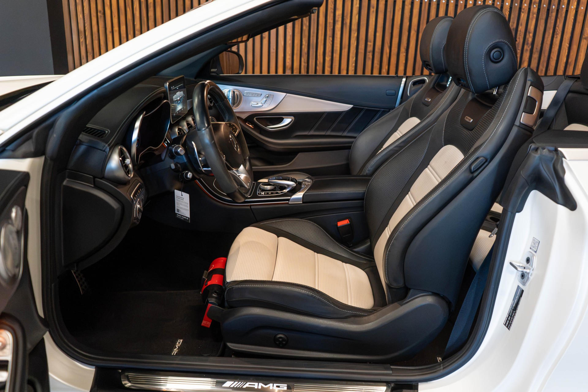 MERCEDES-BENZ C 63 S AMG Cabriolet-image-23