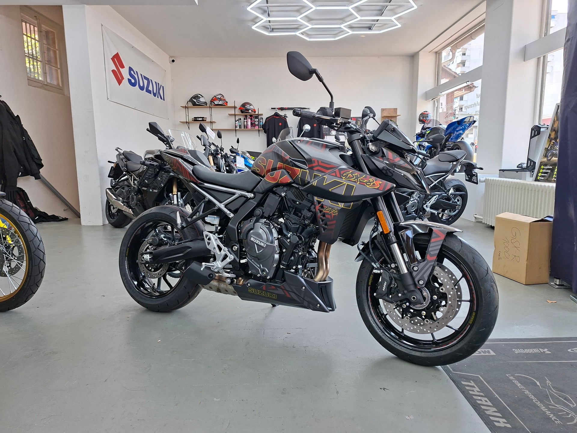 SUZUKI GSX 8 S EVO