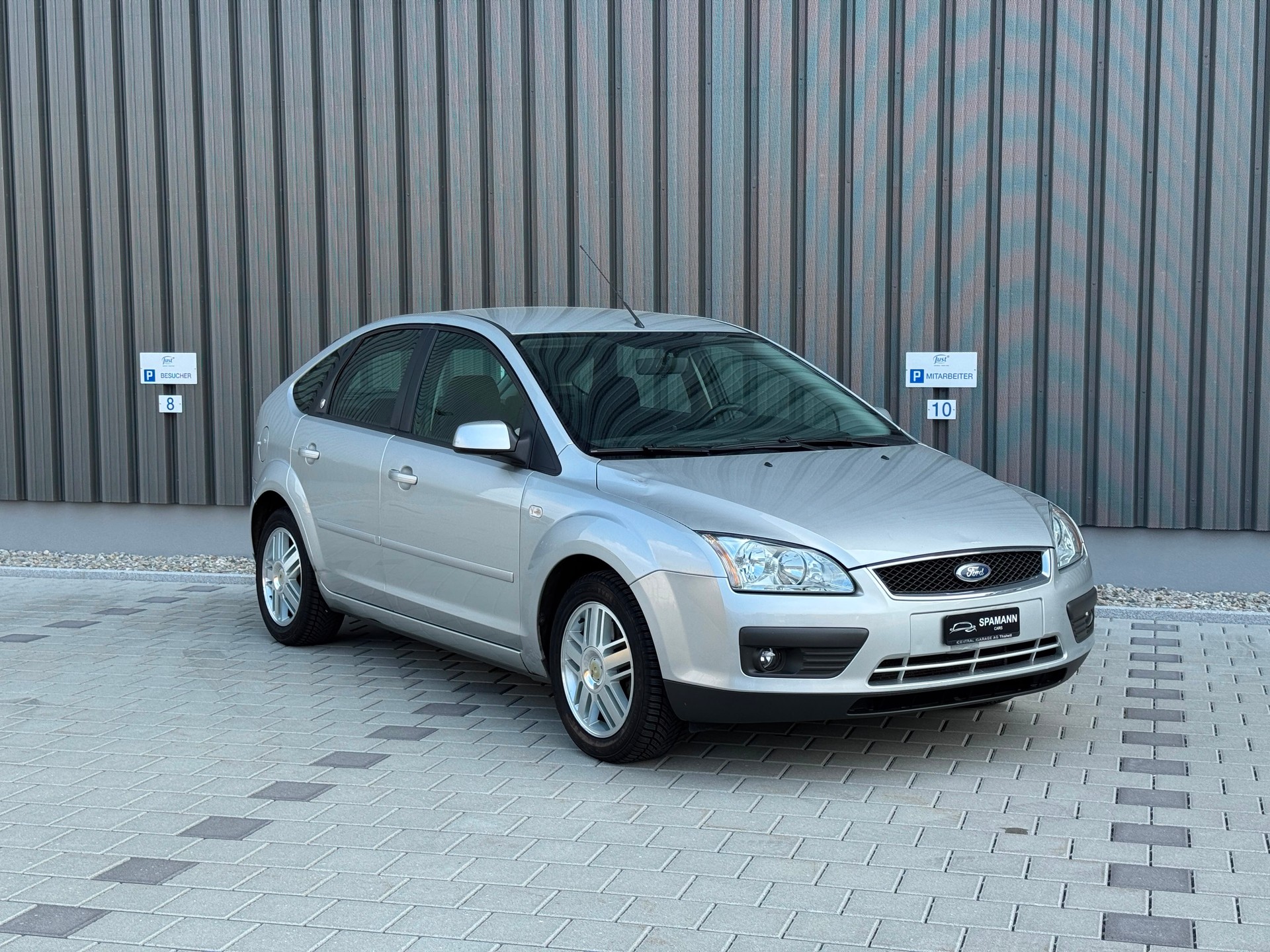 FORD Focus 2.0i Ghia-image-10