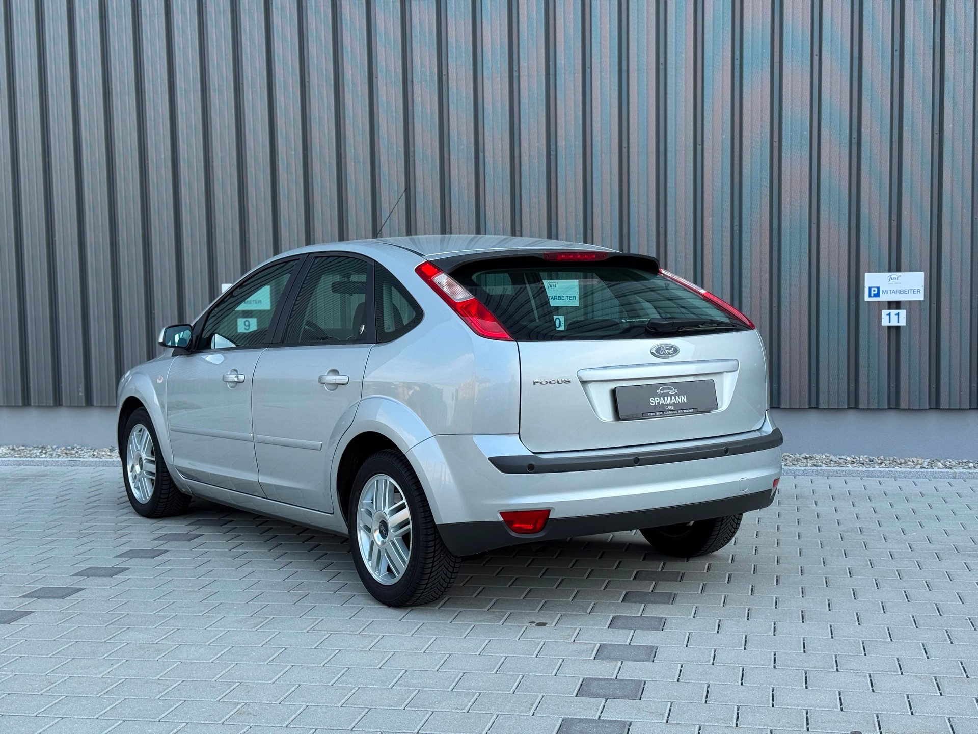 FORD Focus 2.0i Ghia-image-5