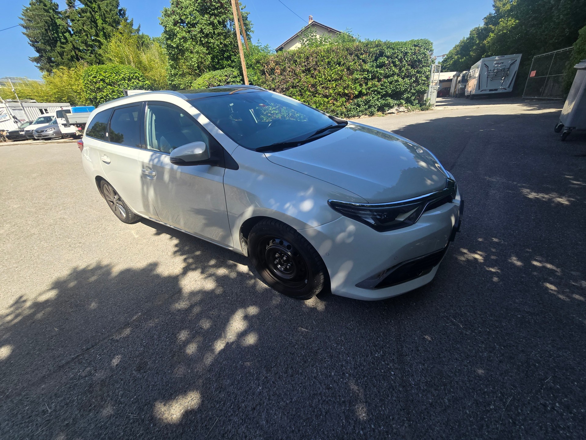 TOYOTA Auris Touring Sports 1.8 HSD Luna e-CVT-image-3