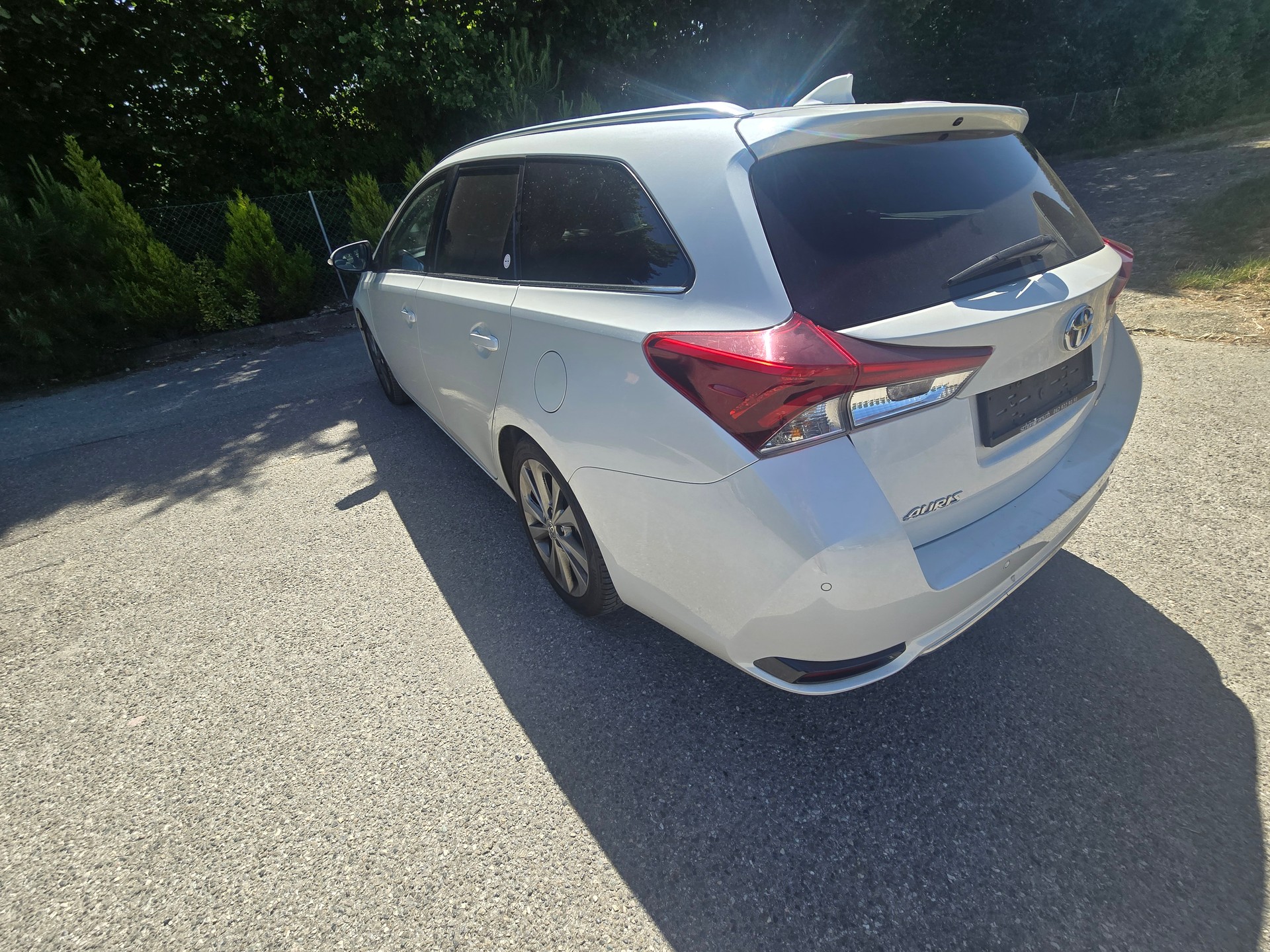 TOYOTA Auris Touring Sports 1.8 HSD Luna e-CVT-image-6
