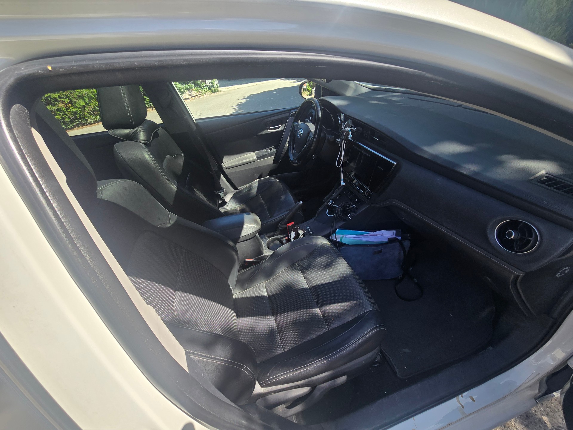 TOYOTA Auris Touring Sports 1.8 HSD Luna e-CVT-image-1