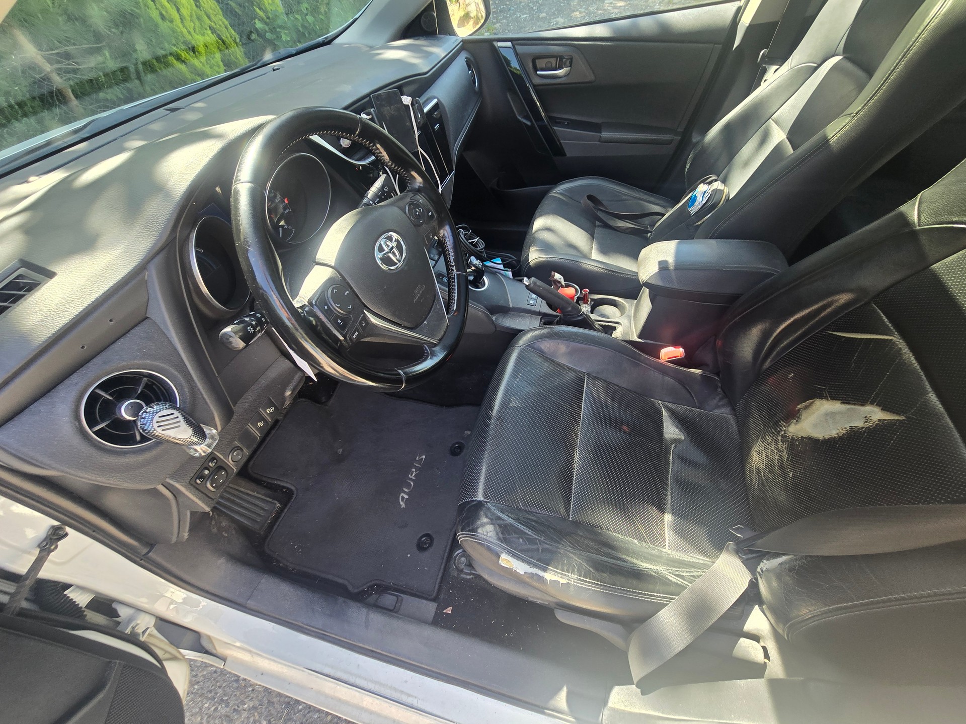 TOYOTA Auris Touring Sports 1.8 HSD Luna e-CVT-image-5