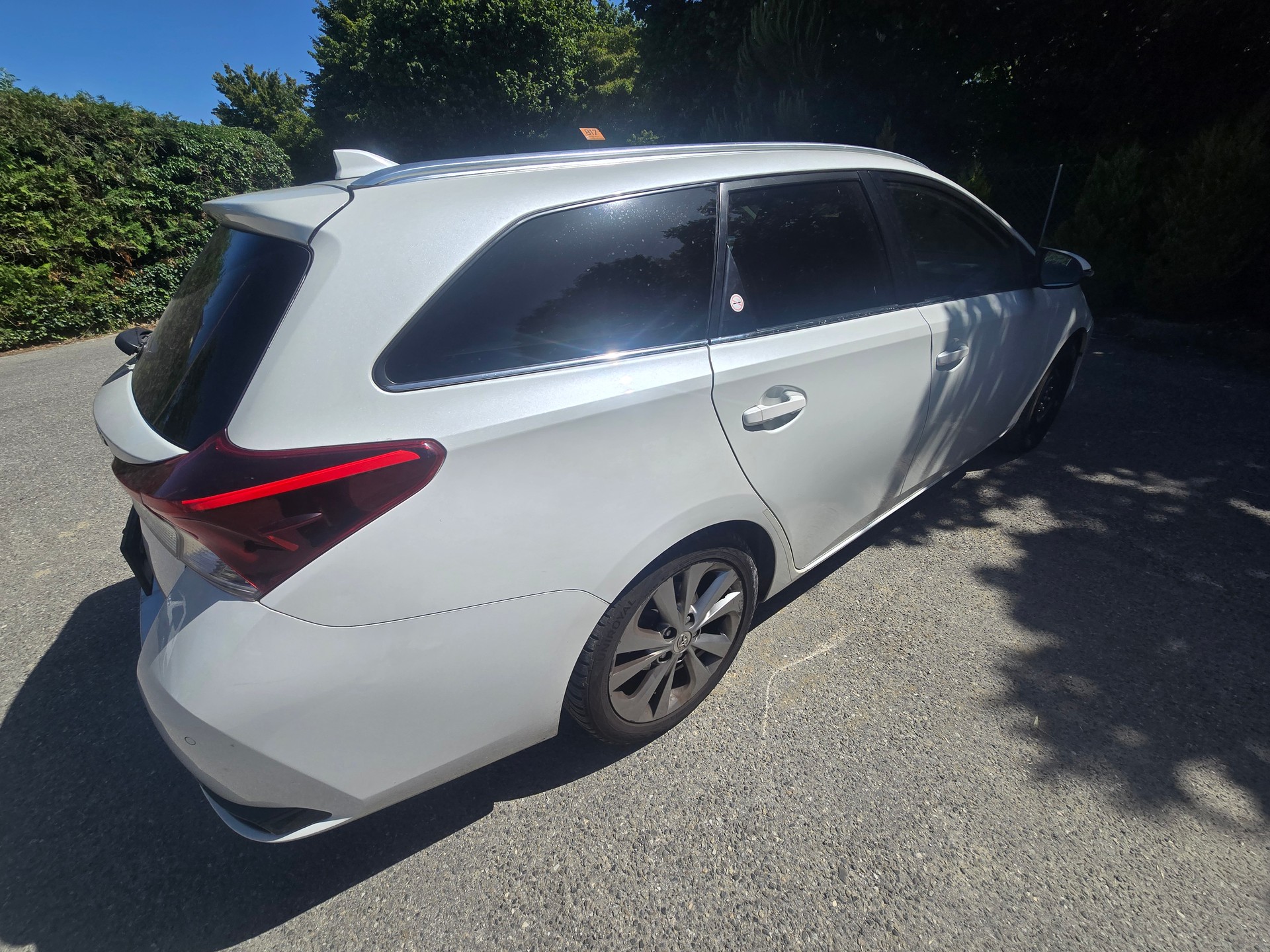 TOYOTA Auris Touring Sports 1.8 HSD Luna e-CVT-image-9