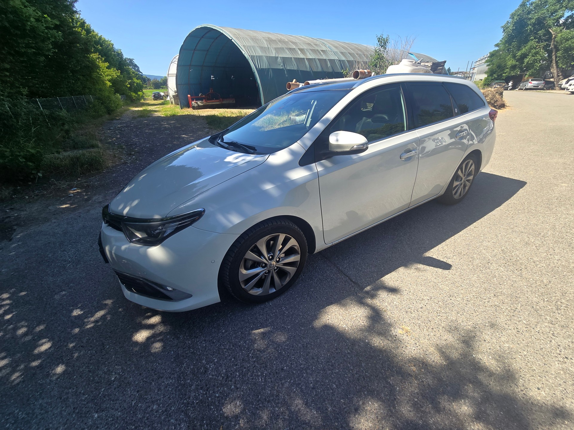TOYOTA Auris Touring Sports 1.8 HSD Luna e-CVT-image-8