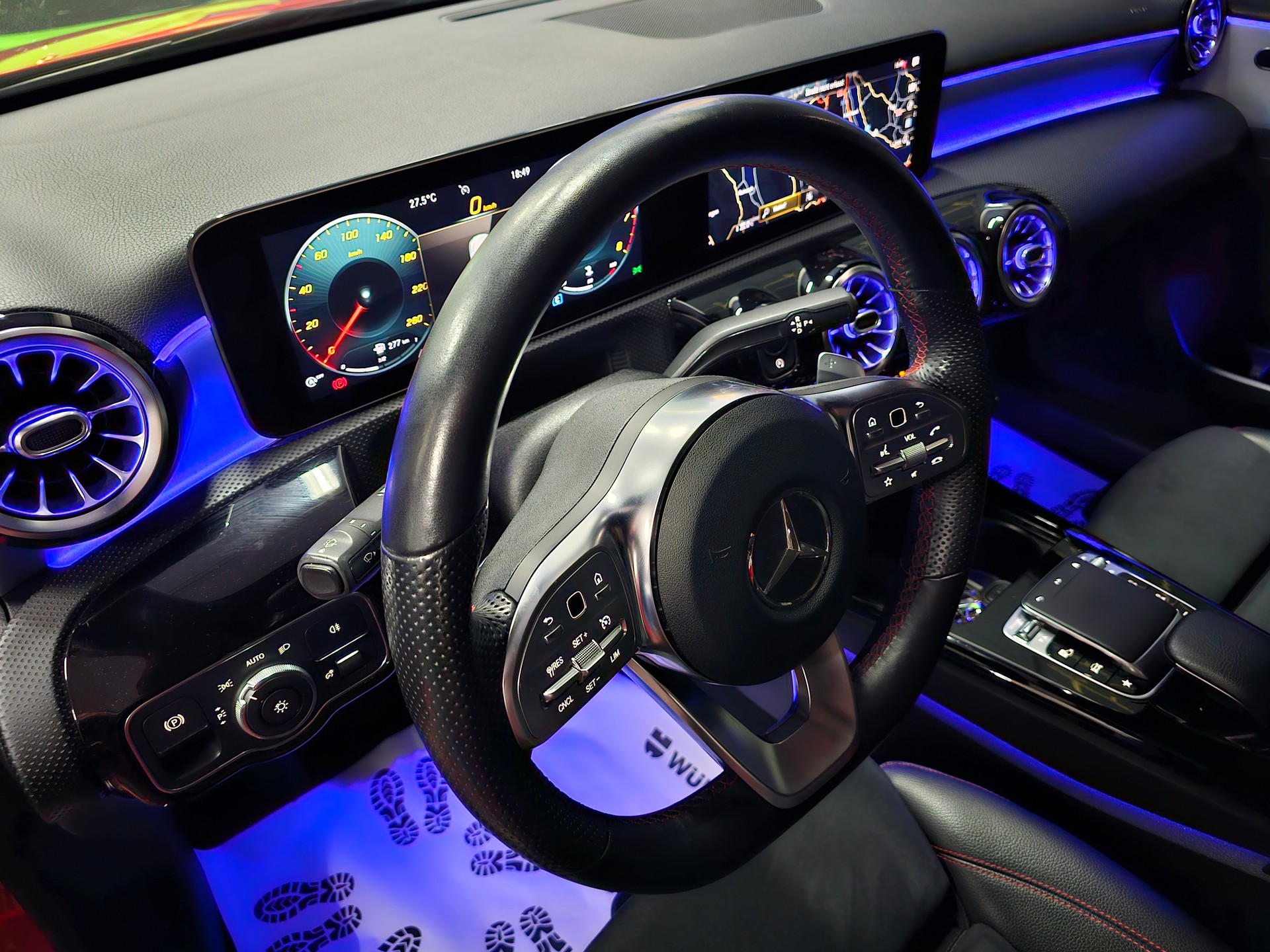 MERCEDES-BENZ A 250 4Matic AMG Line 4Matic 7G-DCT-image-14
