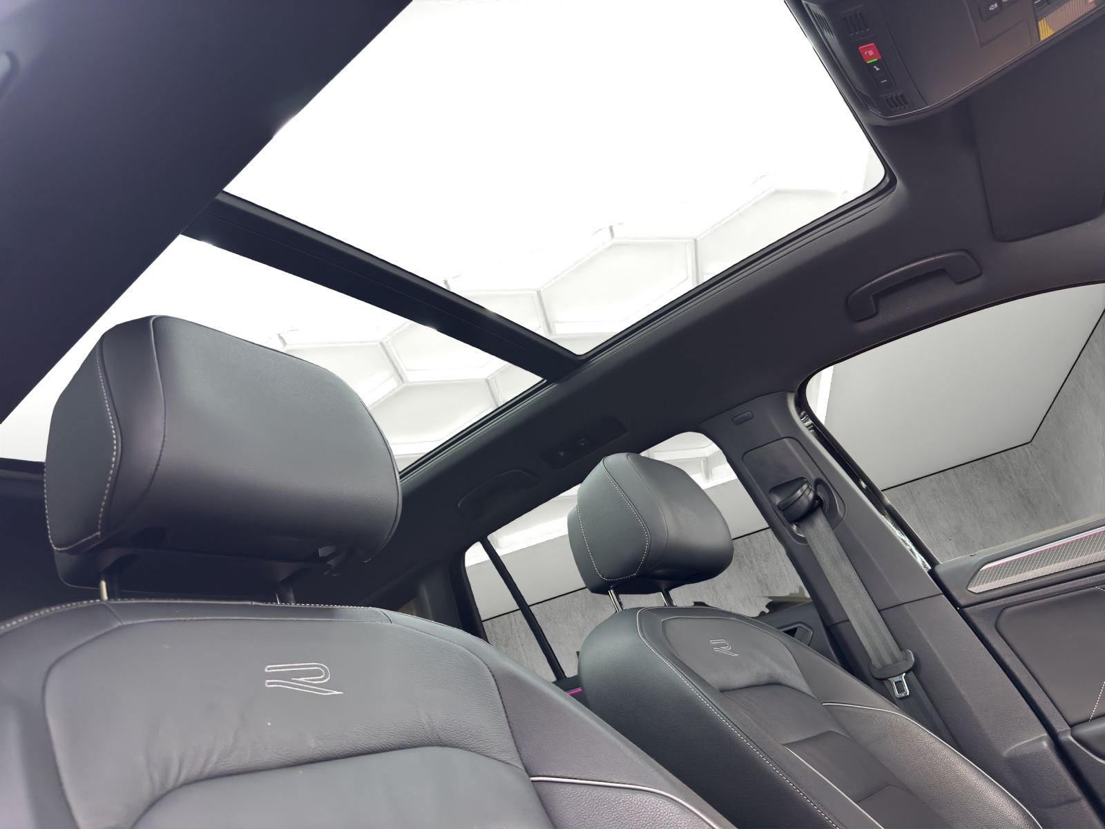 VW Tiguan 1.4TSI PHEV R-Line DSG-image-11