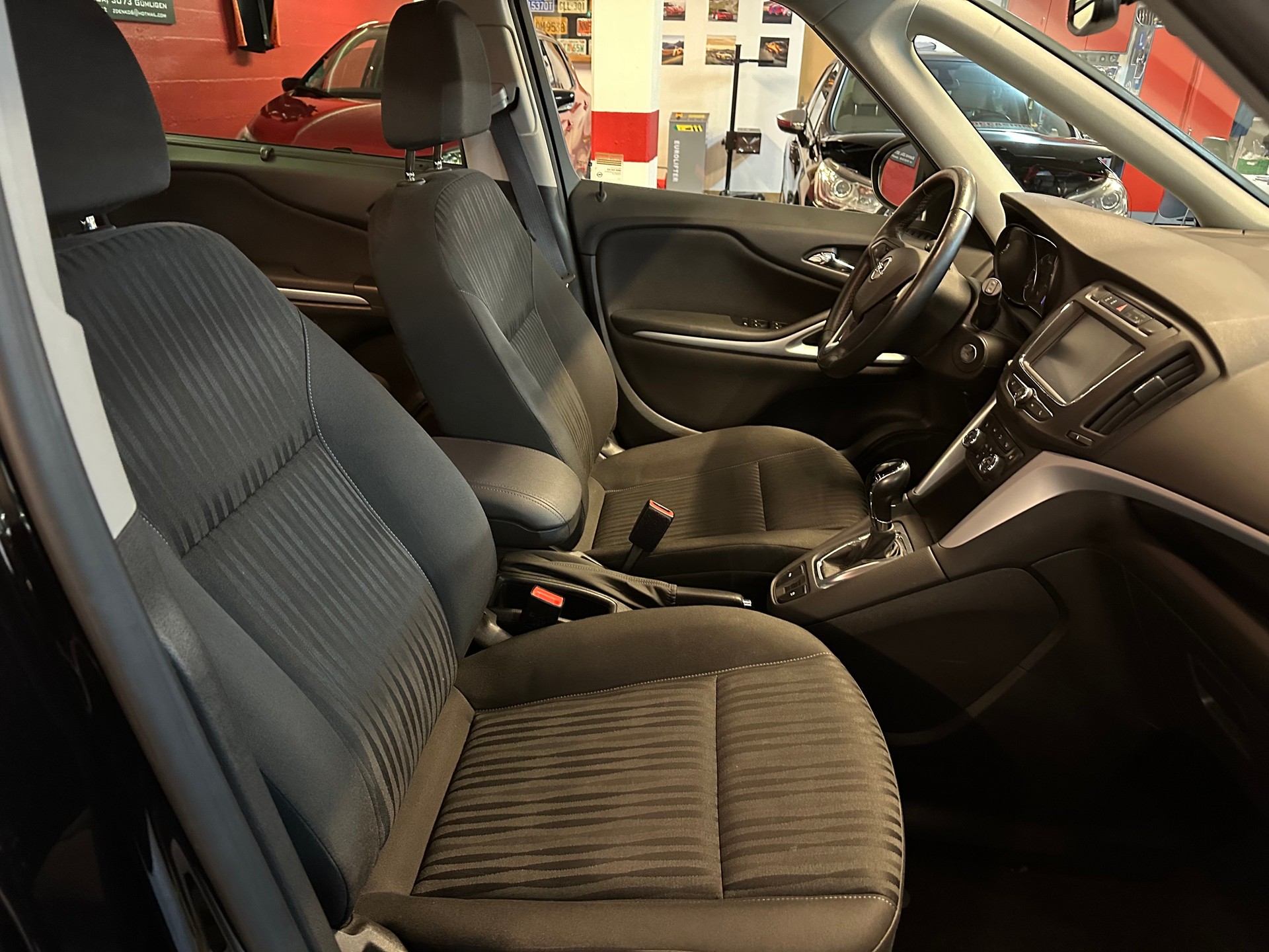 OPEL Zafira 1.6i Turbo Enjoy Automatic-image-6