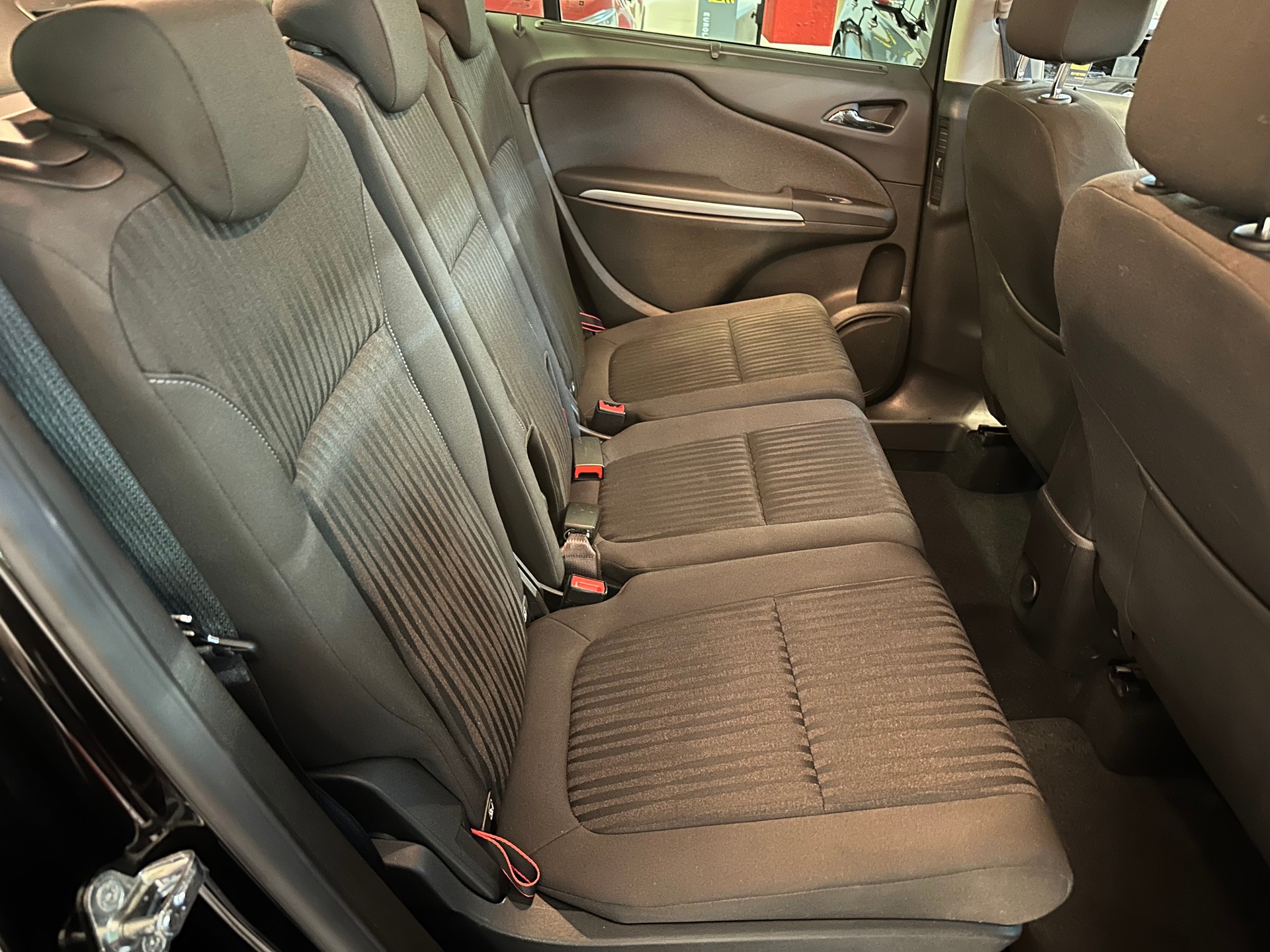 OPEL Zafira 1.6i Turbo Enjoy Automatic-image-8