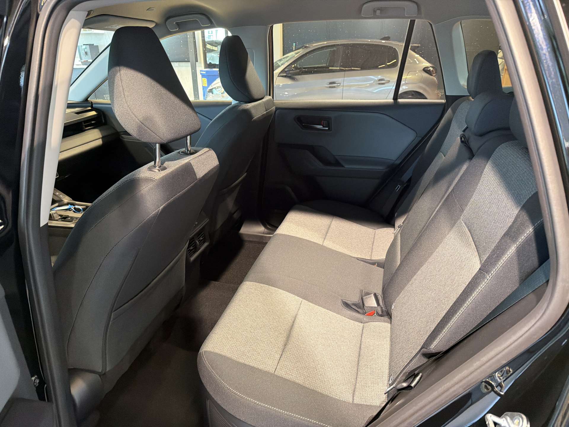 TOYOTA RAV-4 2.5 HSD Trend e-CVT AWD NEUES MODELL Automat-image-6