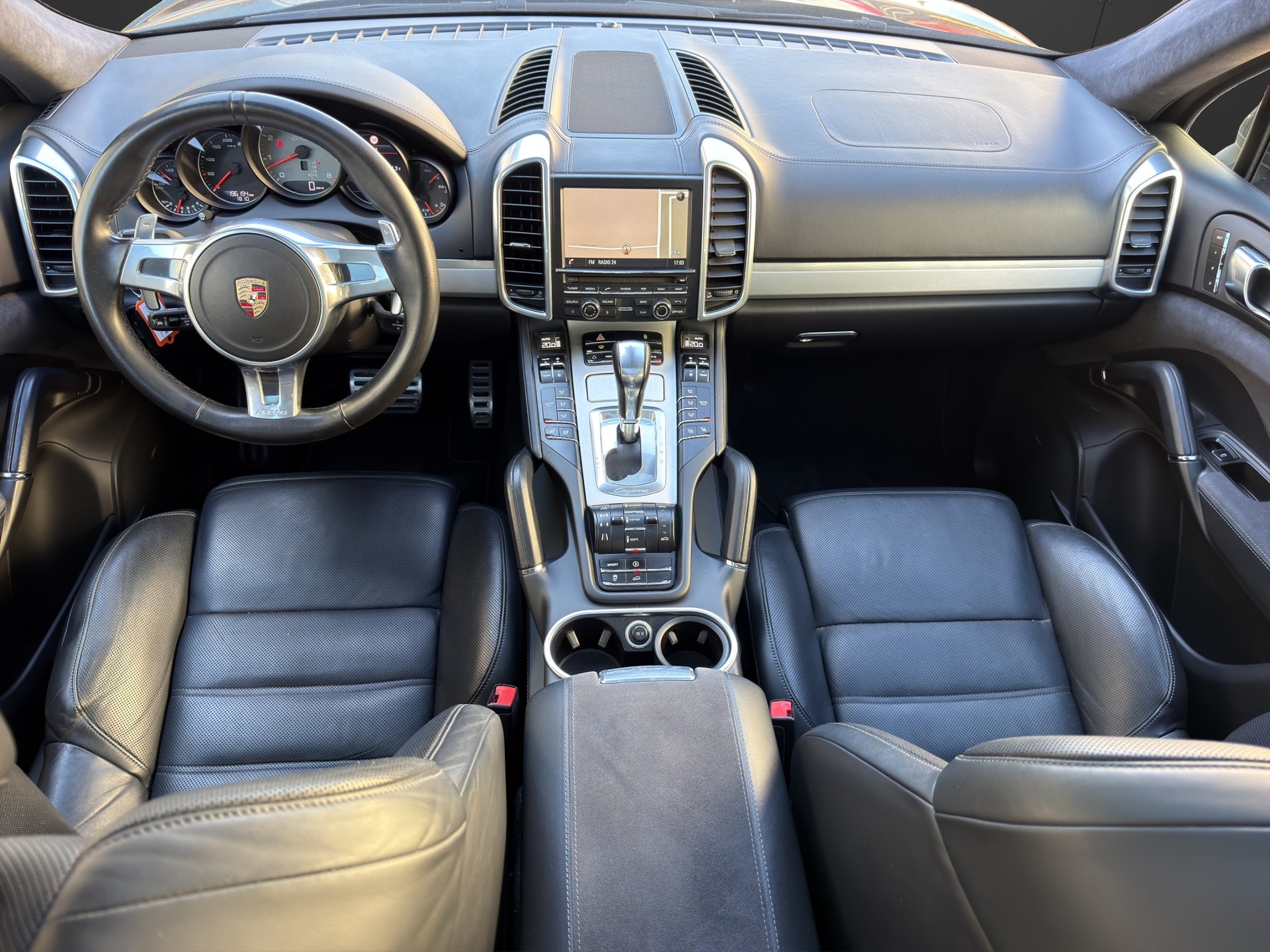 PORSCHE Cayenne GTS 420ps Pano Frisch MFK AHK-image-11