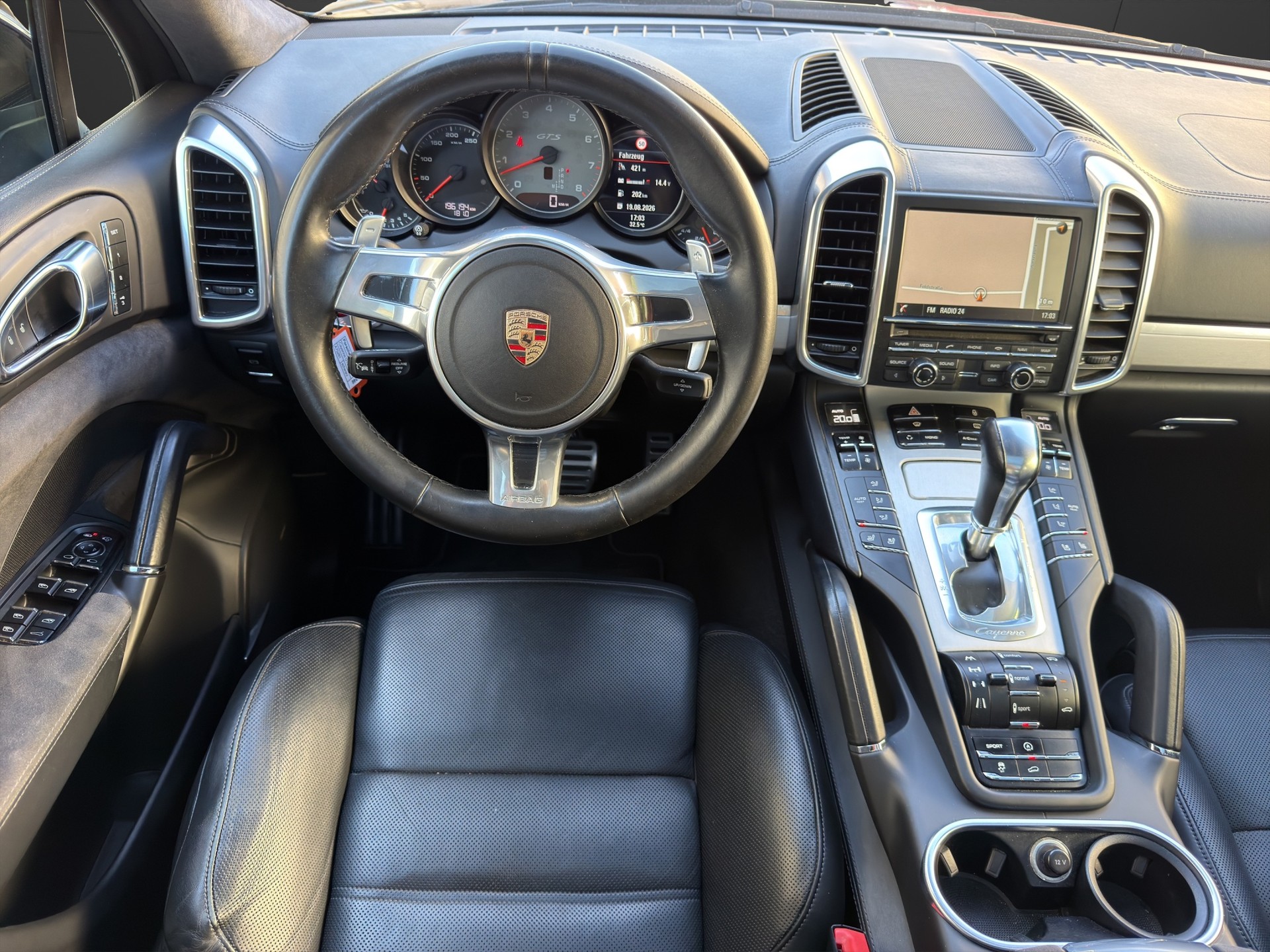 PORSCHE Cayenne GTS 420ps Pano Frisch MFK AHK-image-8