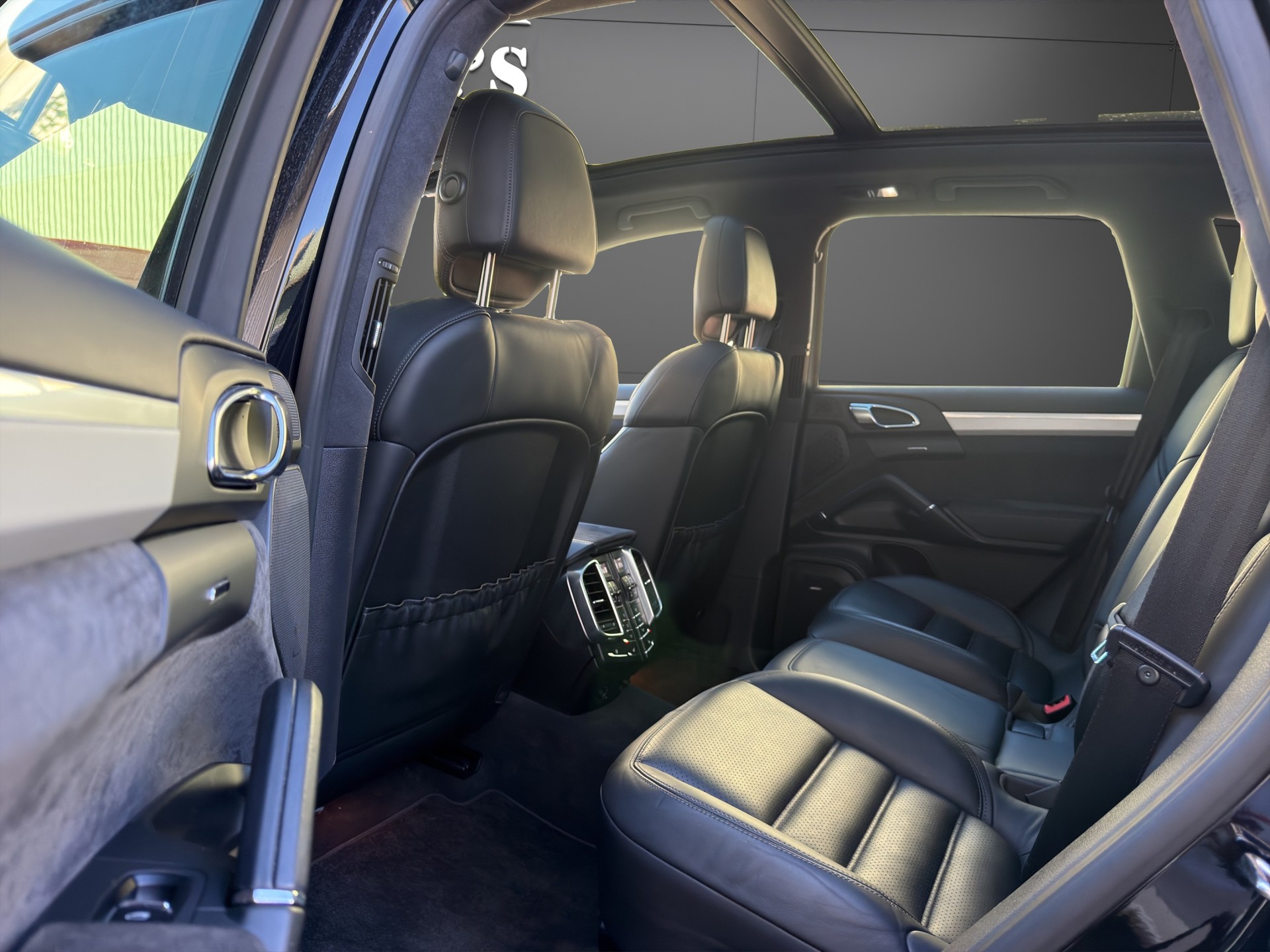 PORSCHE Cayenne GTS 420ps Pano Frisch MFK AHK-image-12